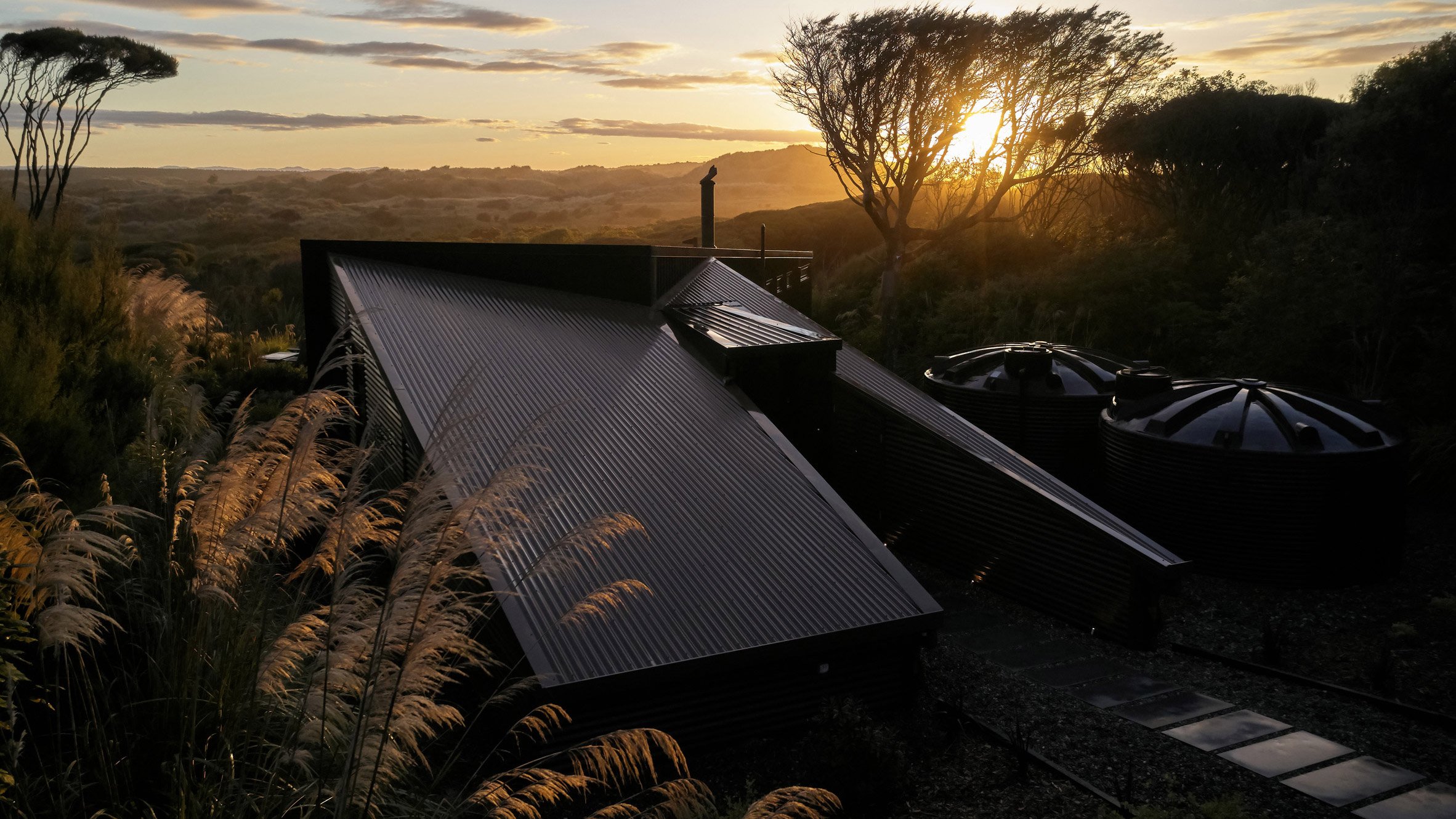 Coast House by Stacey Farrell: Weathered Volumes on New Zealand's Rugged Shoreline