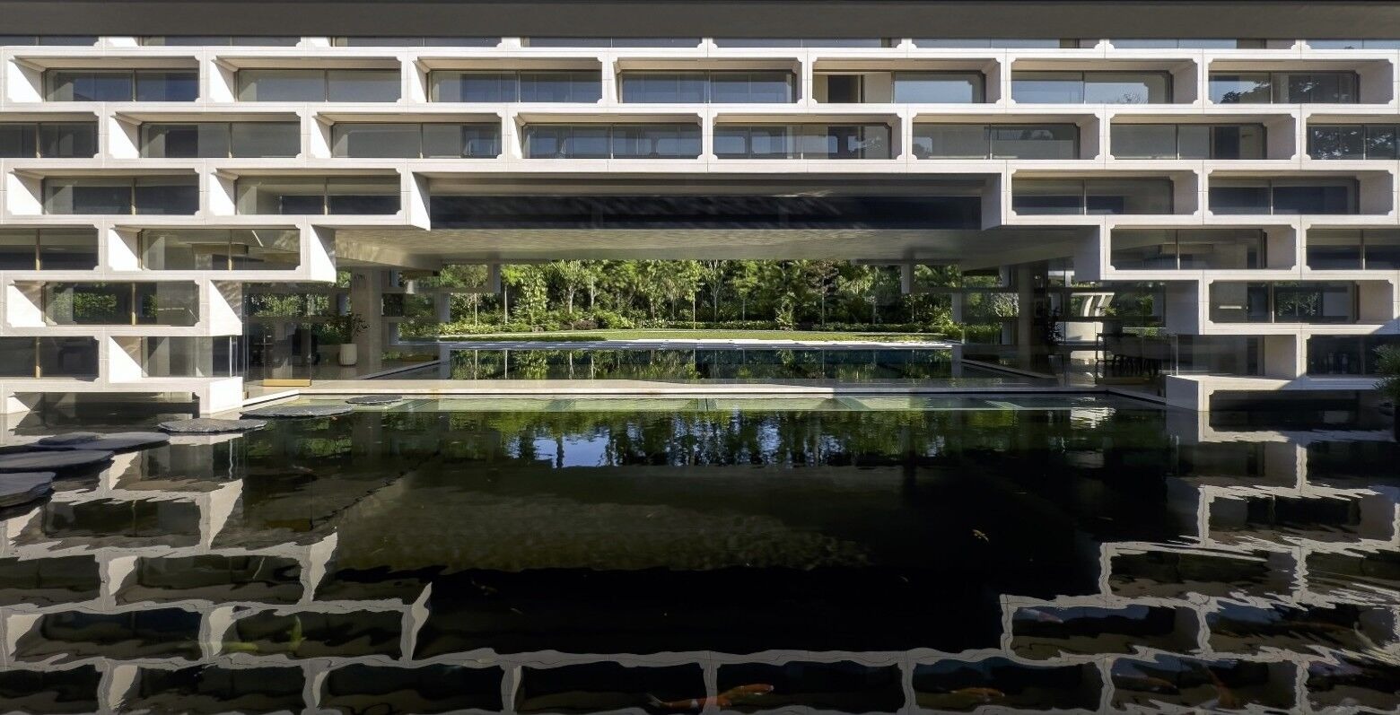 Framing Harmony: The Moongate House by Chang Architects is a Poetic Journey Through Circles