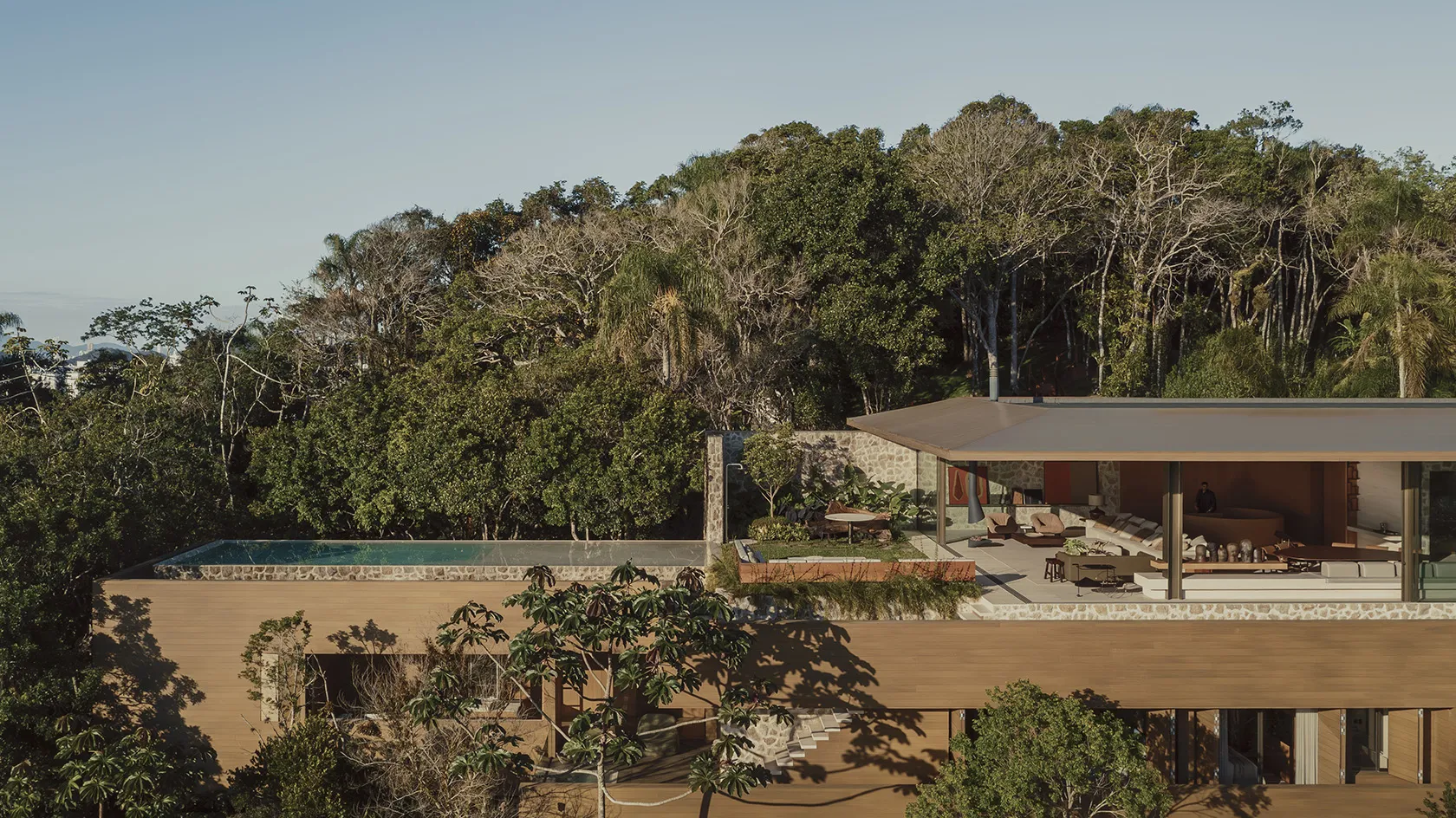 Bravissima House: A Tropical Modernism Framed By Light And Landscape