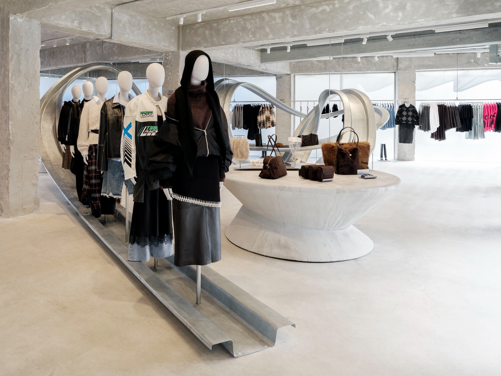 The Theater of Raw Industry: SKYnoa Strips Back Retail for H&M Seongsu