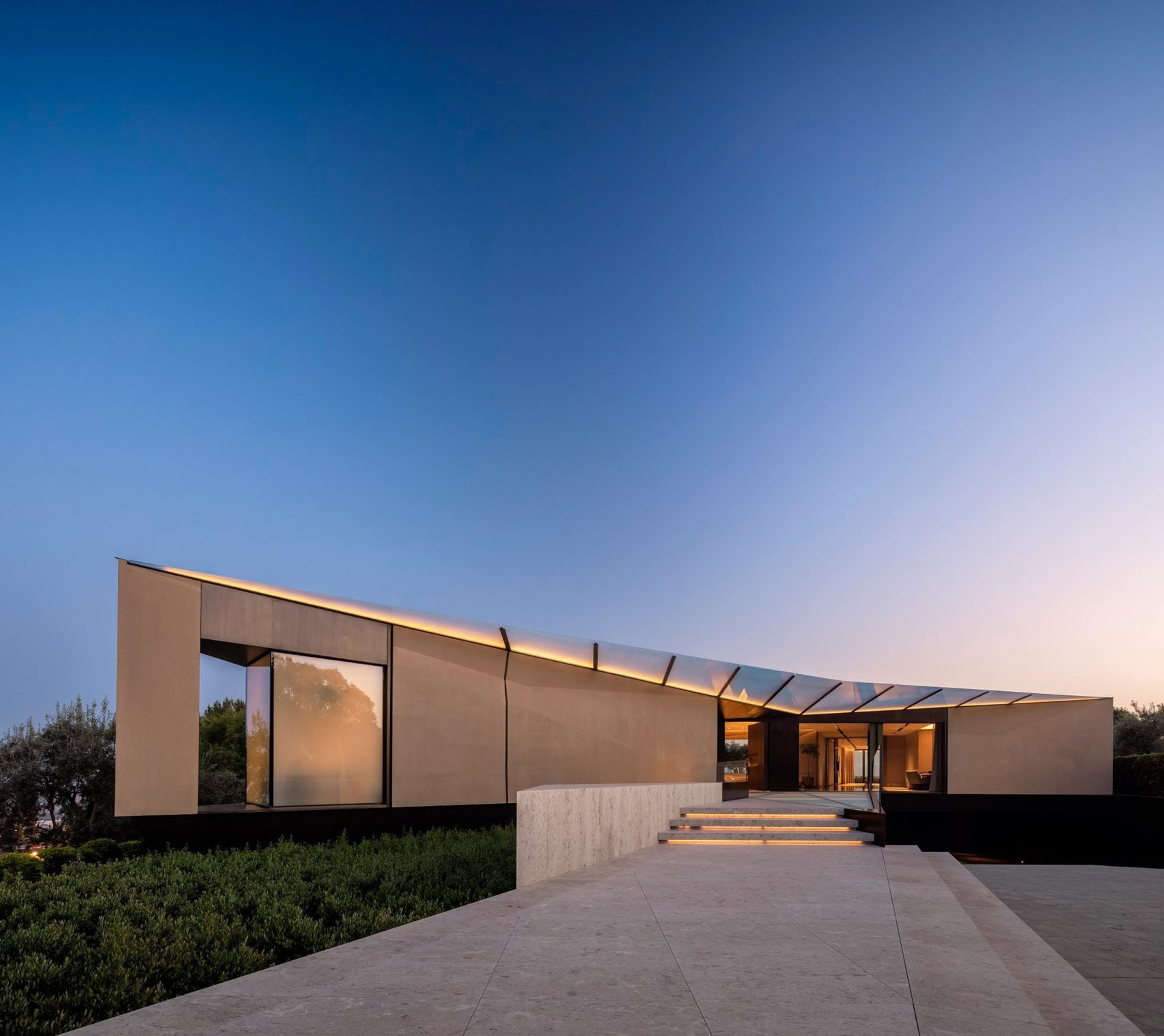 Donaldson + Partners Encode Sunlight in a Fractal California Shell