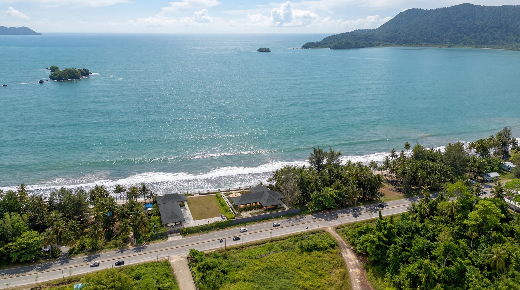 Omah Pantai: A Beachside House That Breathes With The Sea