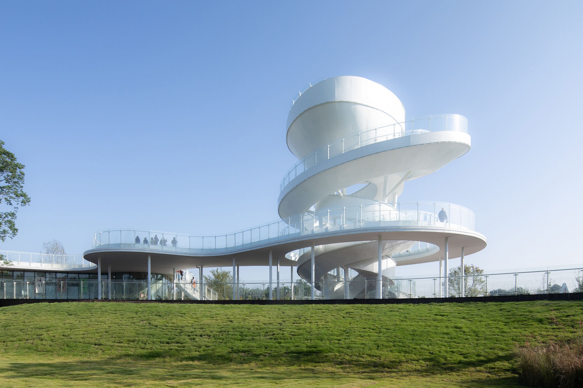 MUDA-Architects Reimagines the Lujiatan Wetland Park Service Center as a Living Landscape