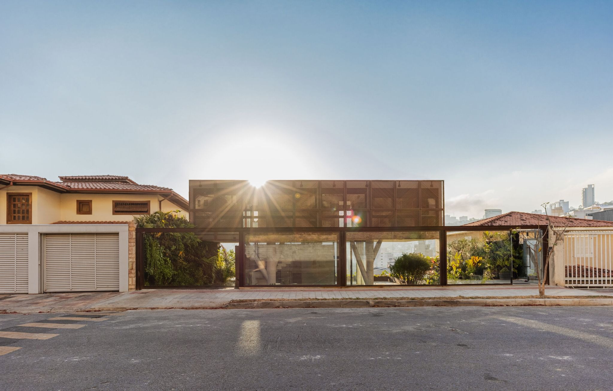 Lua House: A Vertical Observatory That Stacks Light, View and Architecture on a Hillside