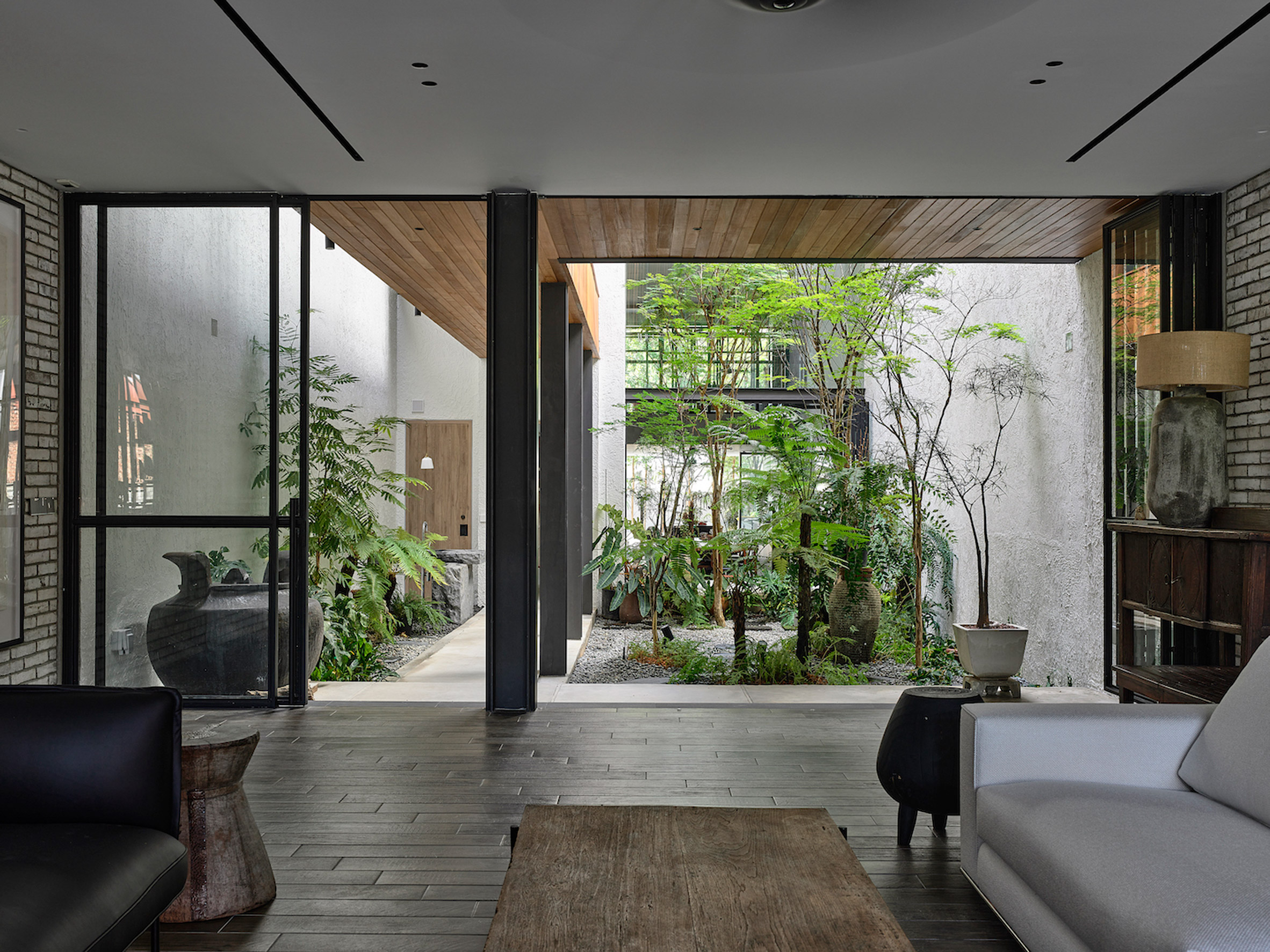 The Articulated Garden: How Spatial Dividers Redefine Contemporary Landscape Architecture