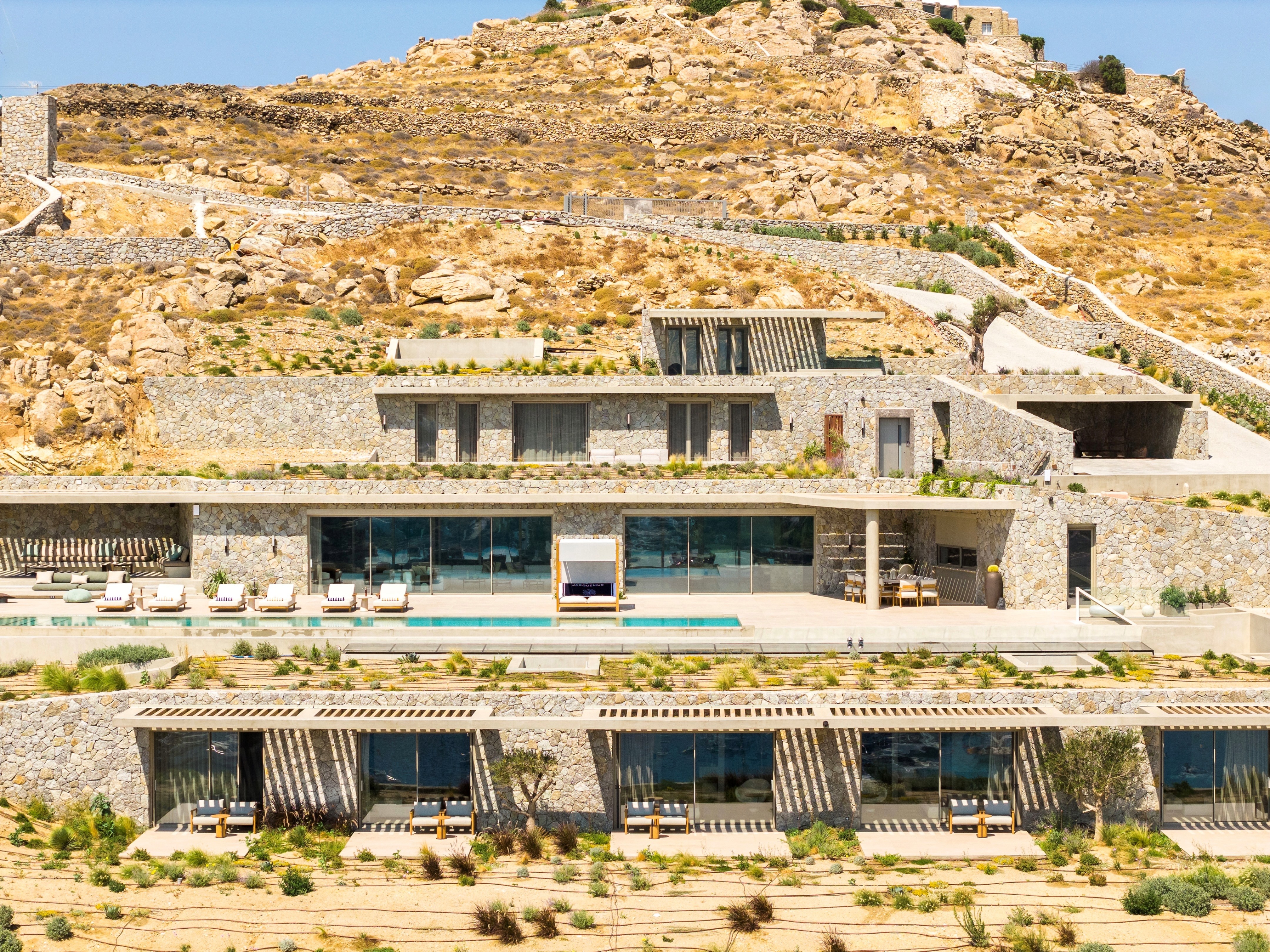 OIKēMA: Carving A Home Into The Aegean Earth