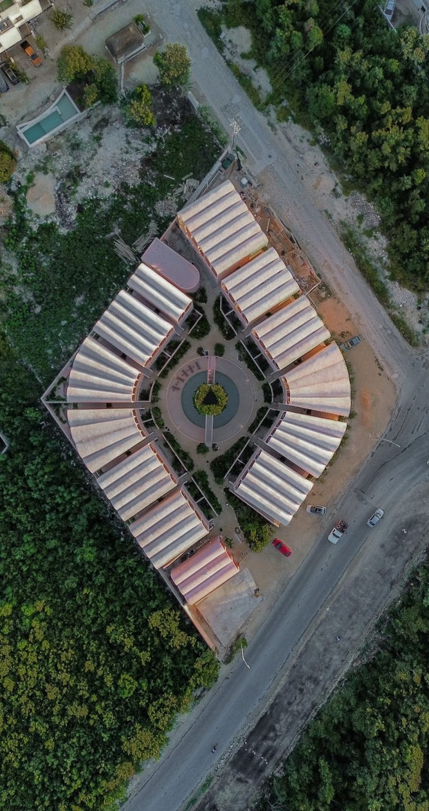 A Vertical Interpretation of Community in the Tropical City