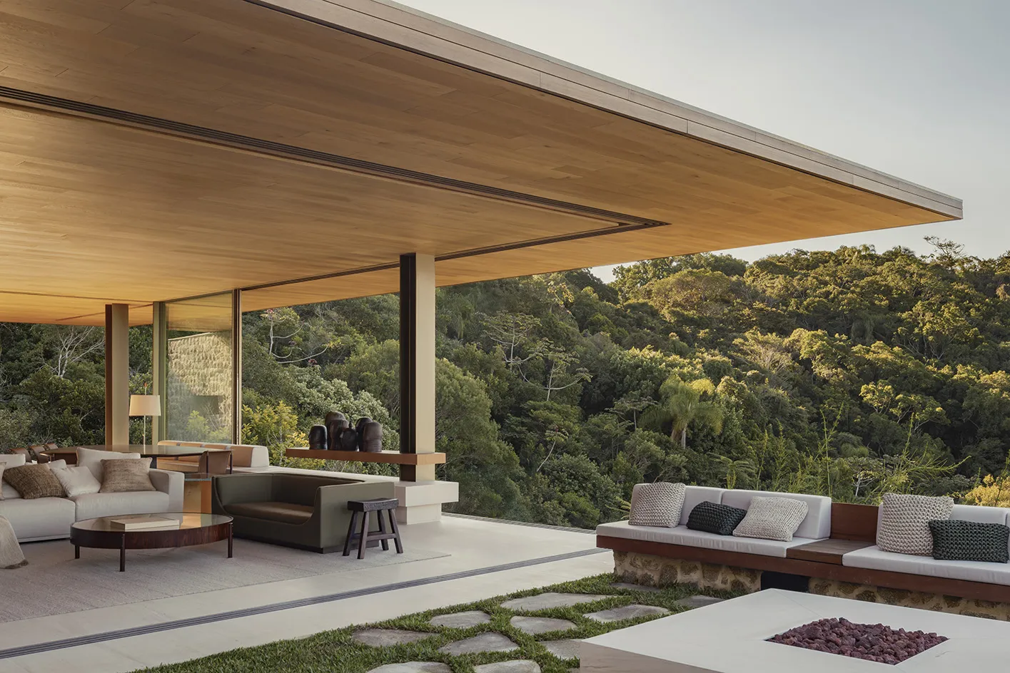 Bravissima House: A Tropical Modernism Framed By Light And Landscape