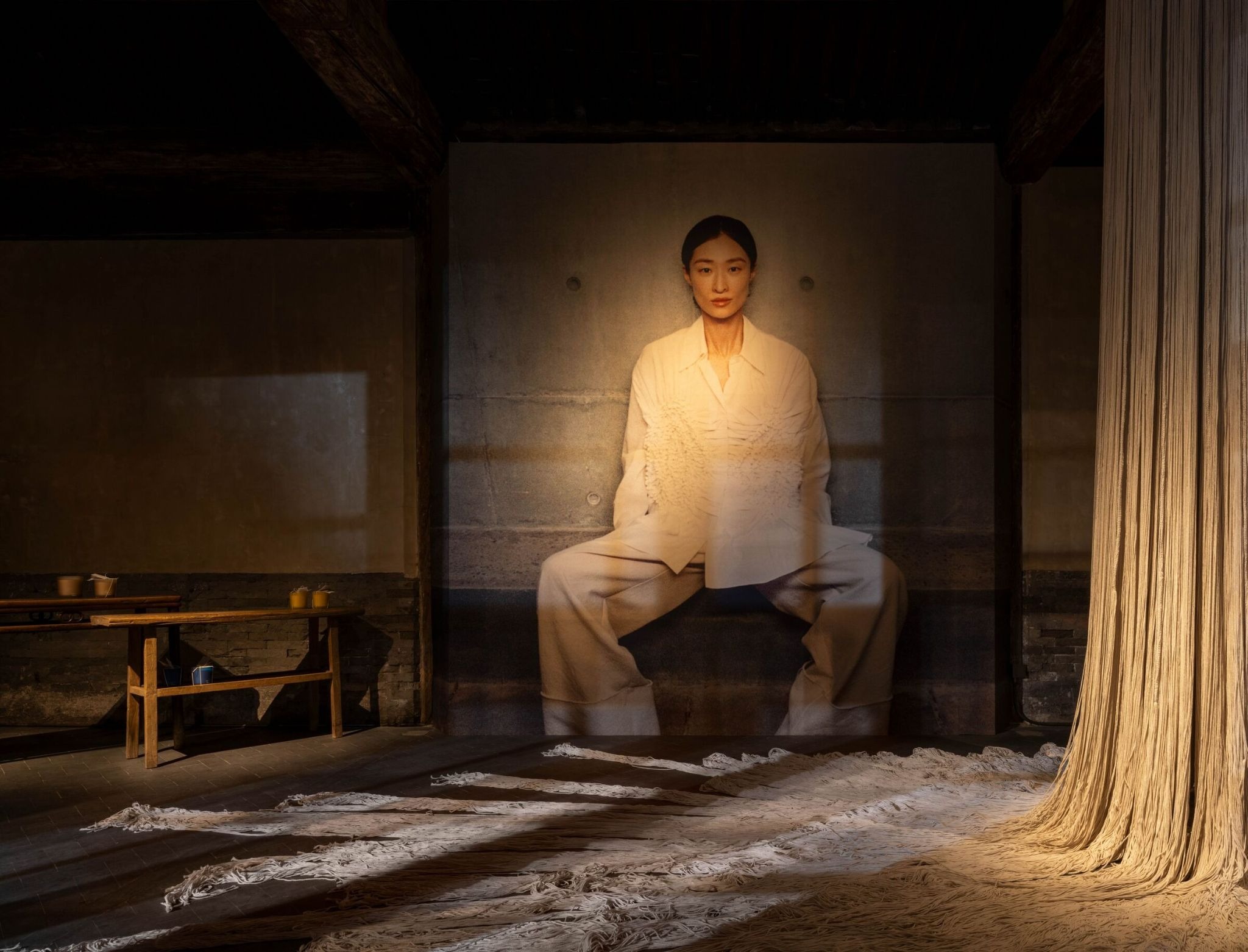 The Invisible Stitch: Zara’s Minimalist Dialogue with Beijing’s Ancient Hutongs