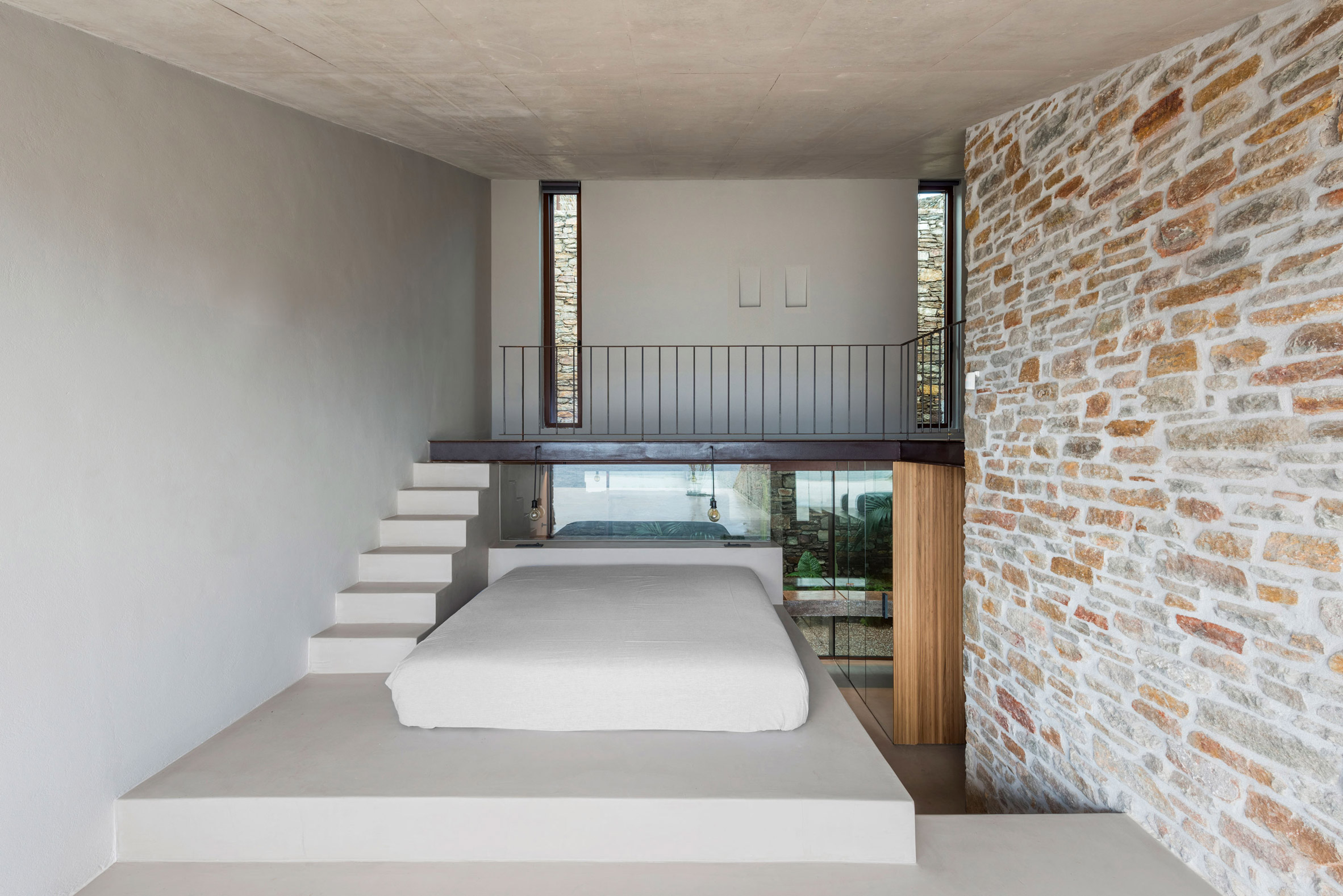 Top Picks - 7 Homes Where The Bed Is Part Of The Architecture
