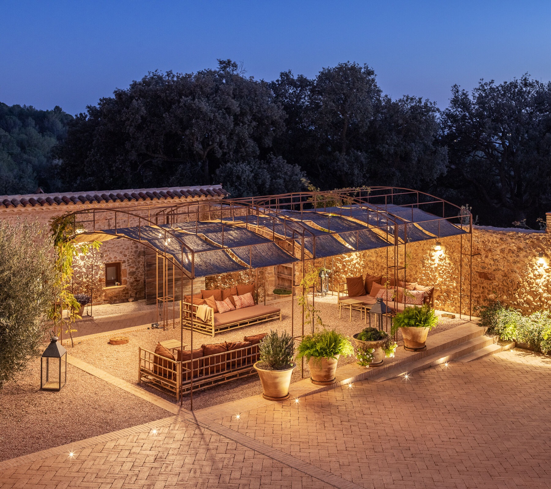 A Dialogue of Stone and Lattice: SCOB Weaves the Contemporary into the Historic Fabric of Can Farrés