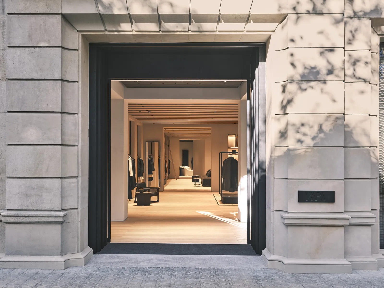 Zara Diagonal Barcelona: When Retail Becomes Architectural Atmosphere