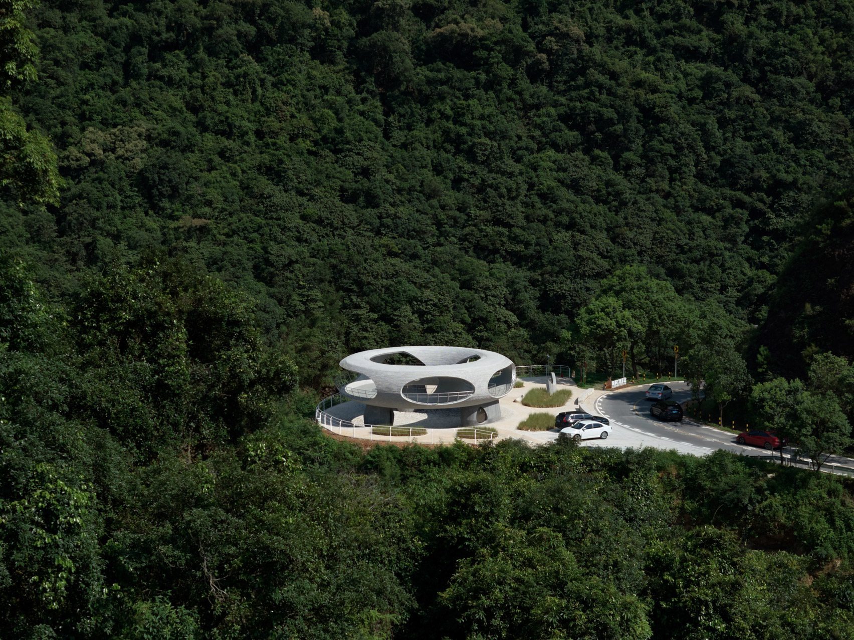 HCCH Studio Curves the Huizhou Horizon into a Resting Loop
