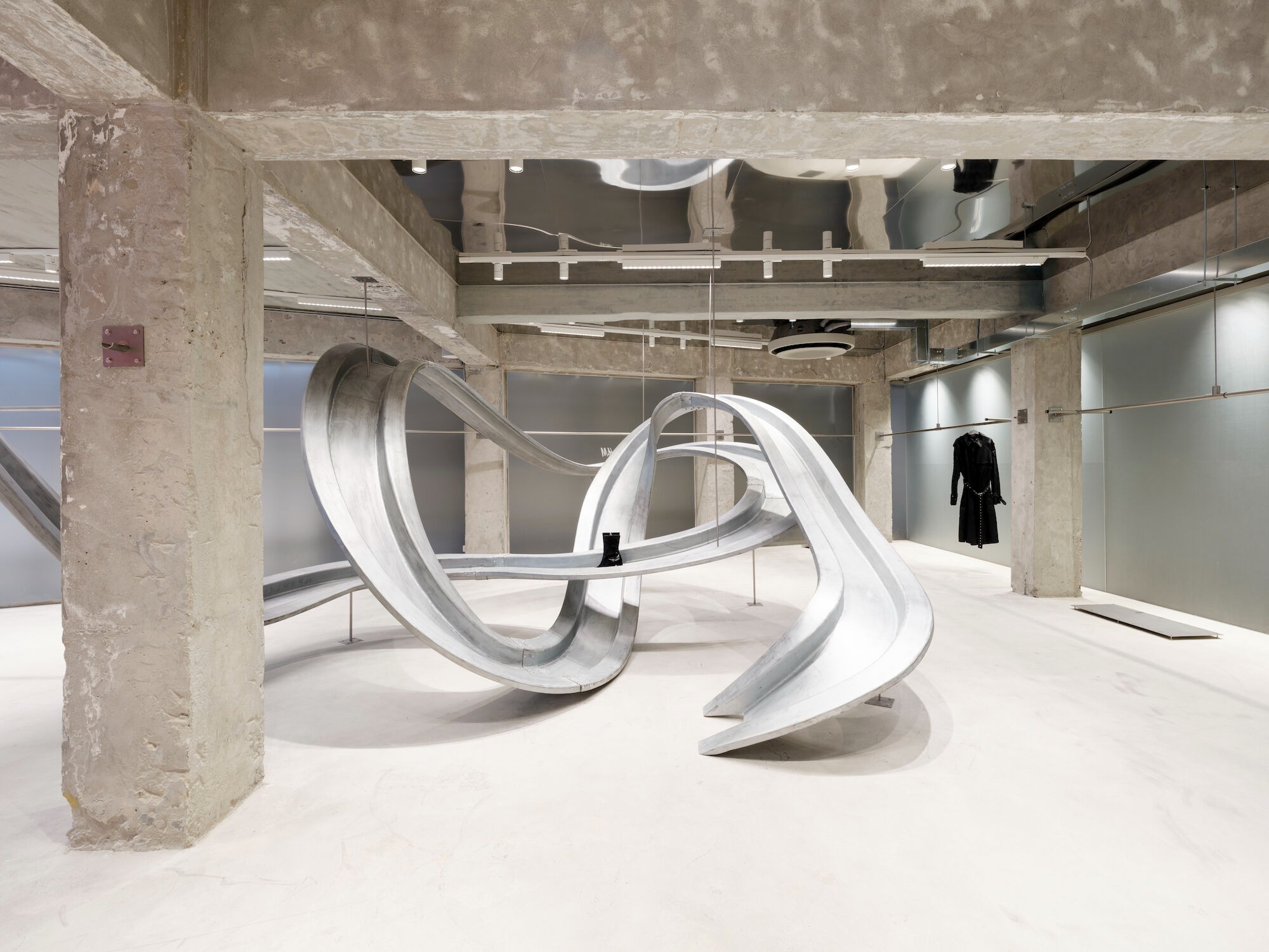 The Theater of Raw Industry: SKYnoa Strips Back Retail for H&M Seongsu
