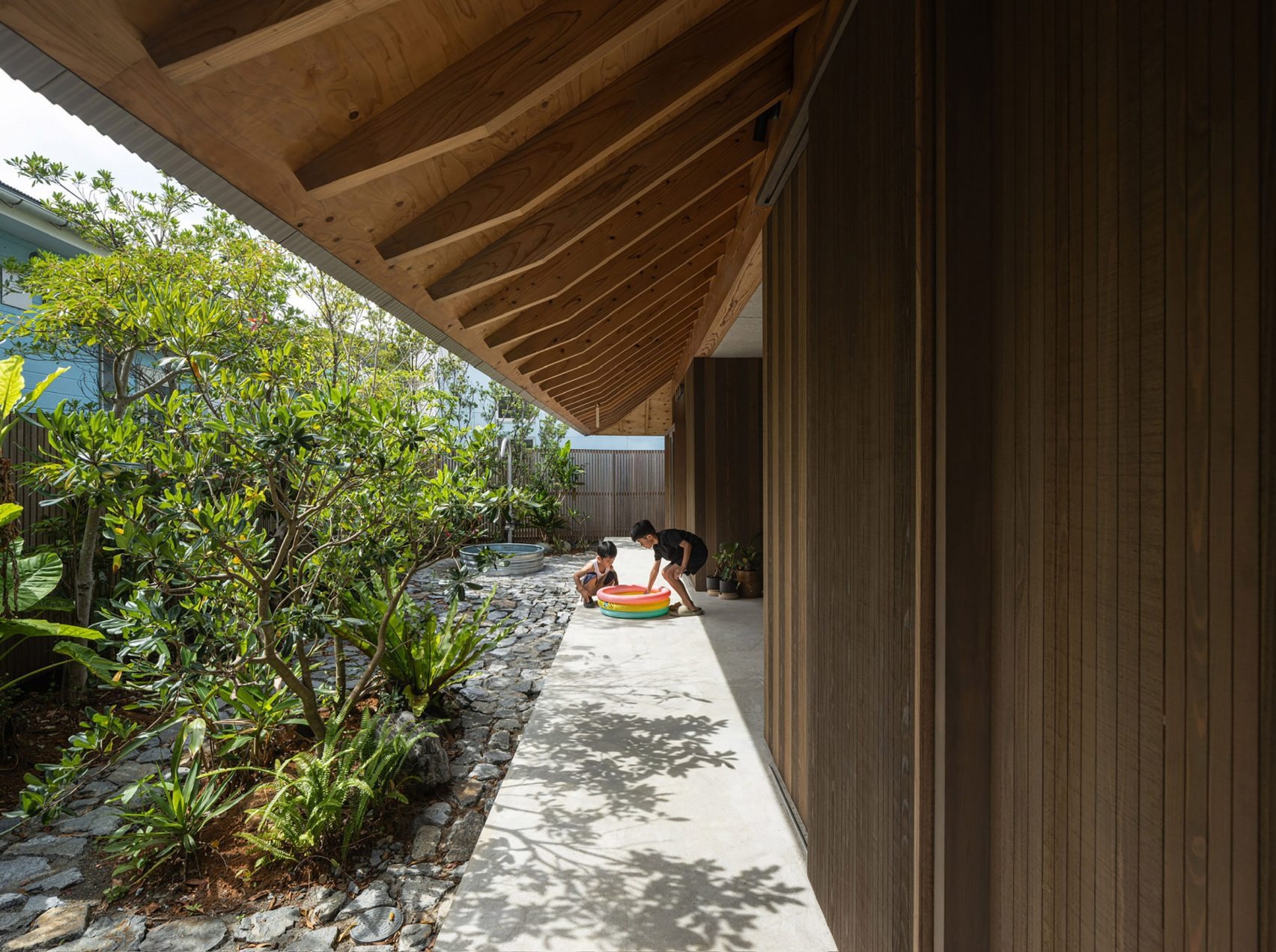 Beneath The Great Eaves: Sakai Architects Reclaims The Subtropical Vernacular In Amami Ōshima