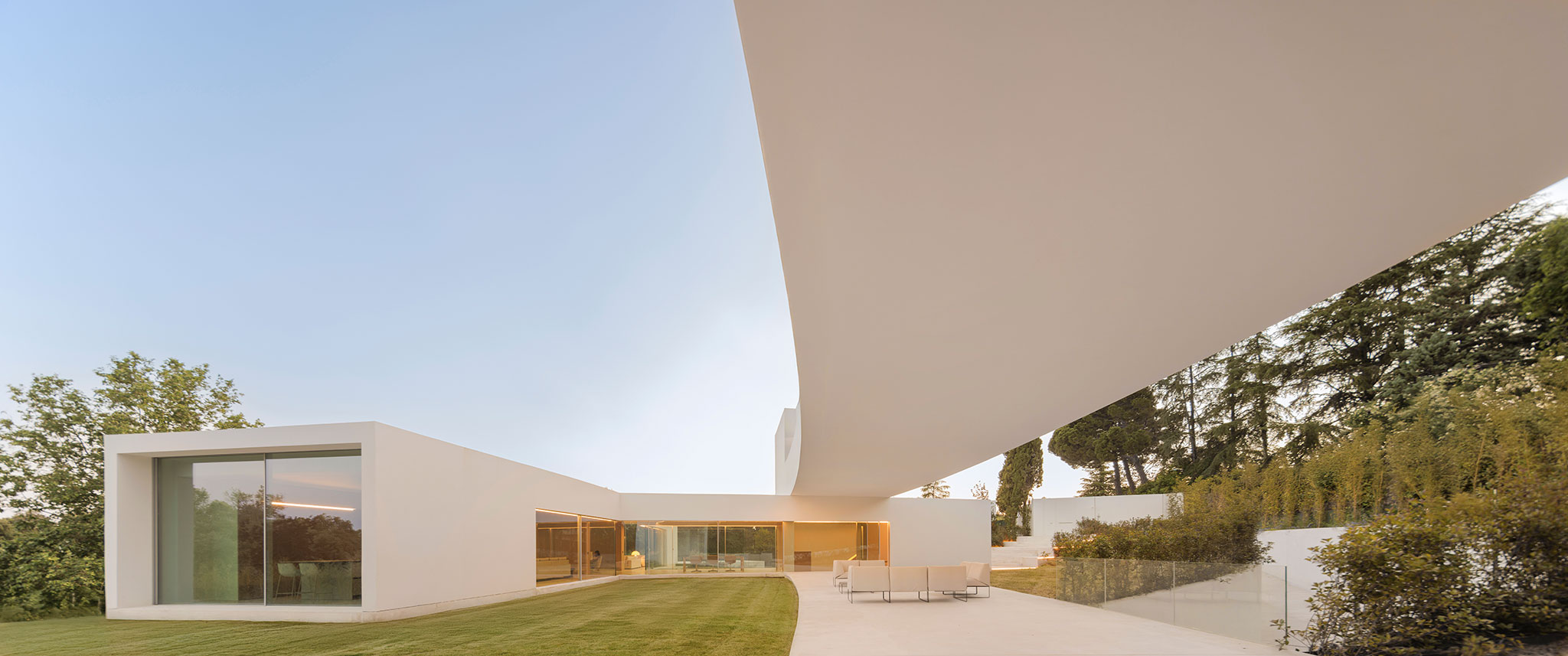 Mastering the Infinite Cantilever within the Serene Landscape of Spain
