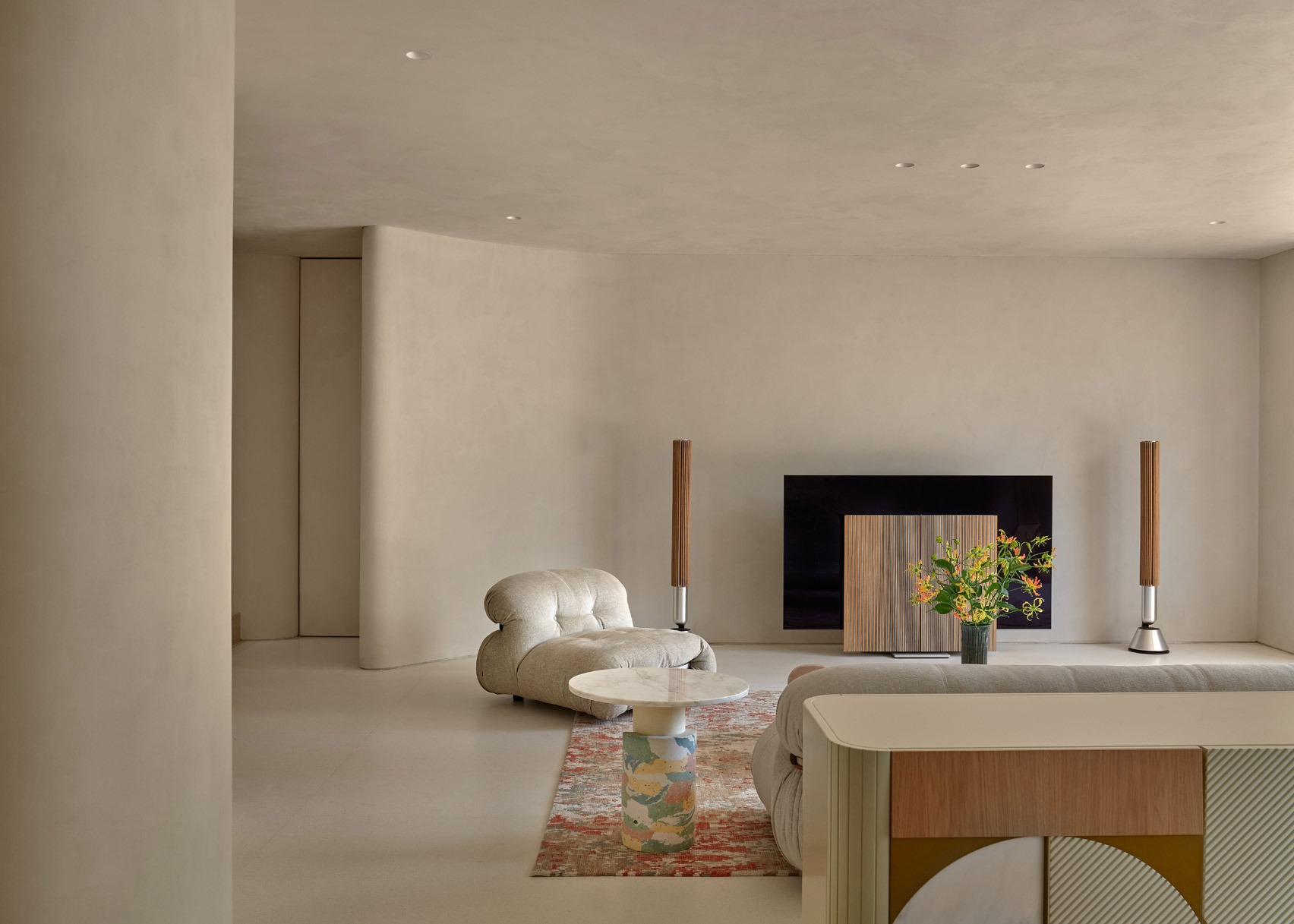 Fog Architecture Shapes a Quiet Domestic Landscape in Shanghai’s Xijiao Residence