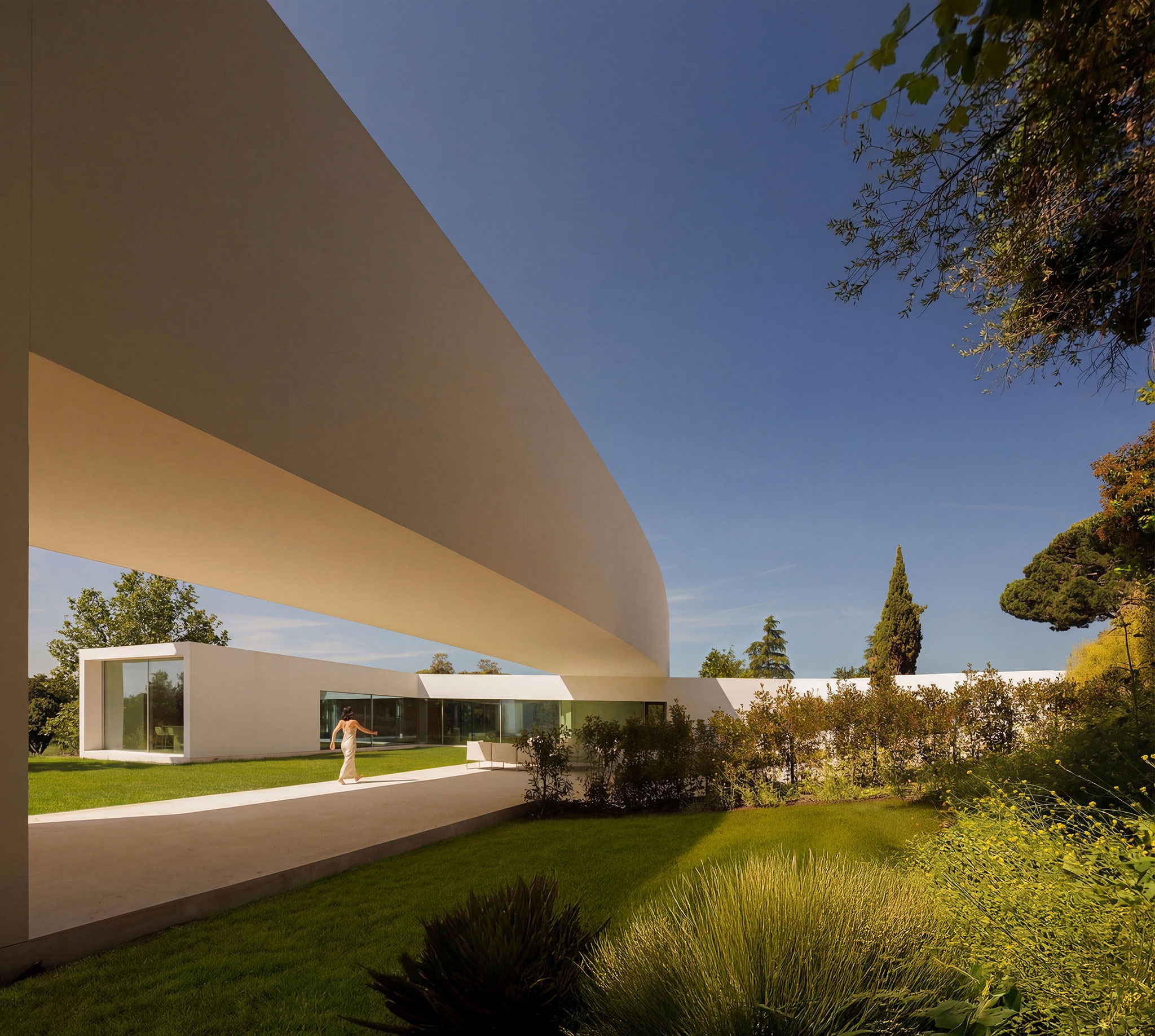 Mastering the Infinite Cantilever within the Serene Landscape of Spain