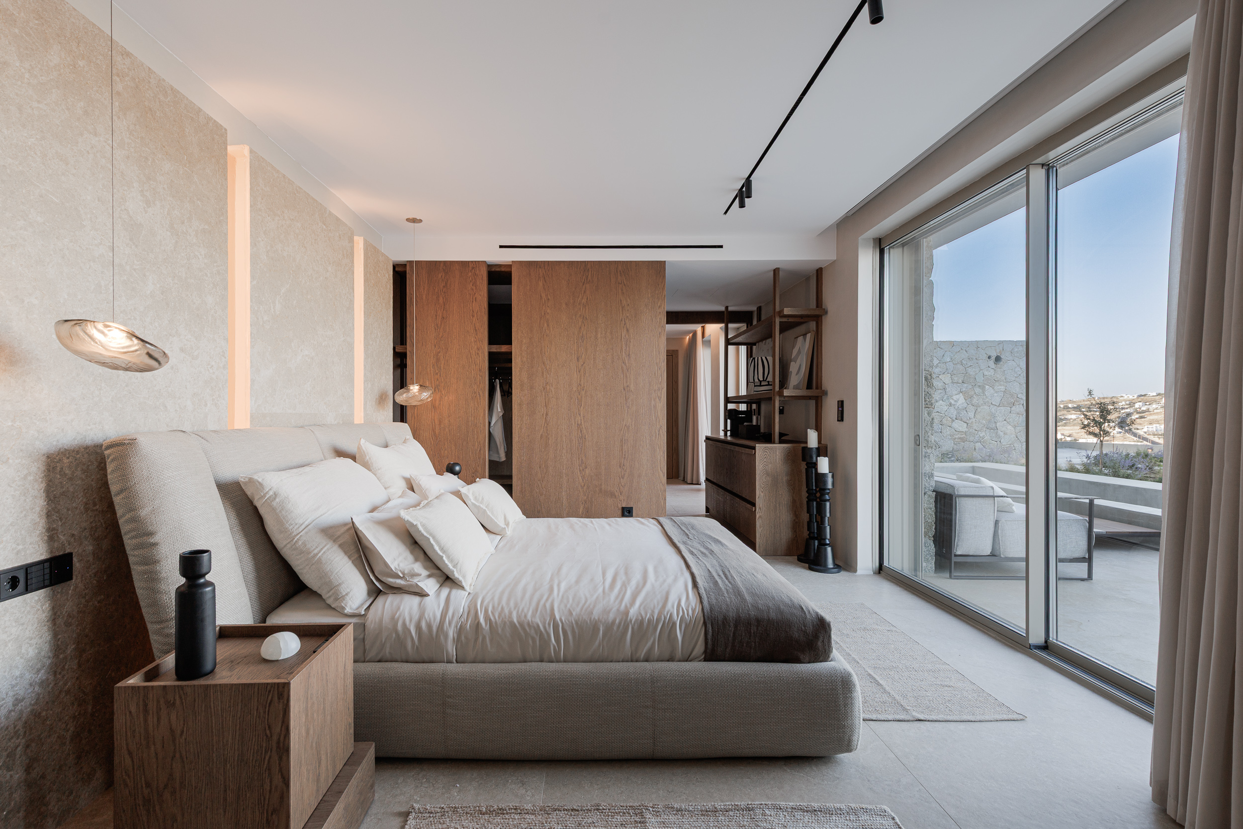 OIKēMA: Carving A Home Into The Aegean Earth