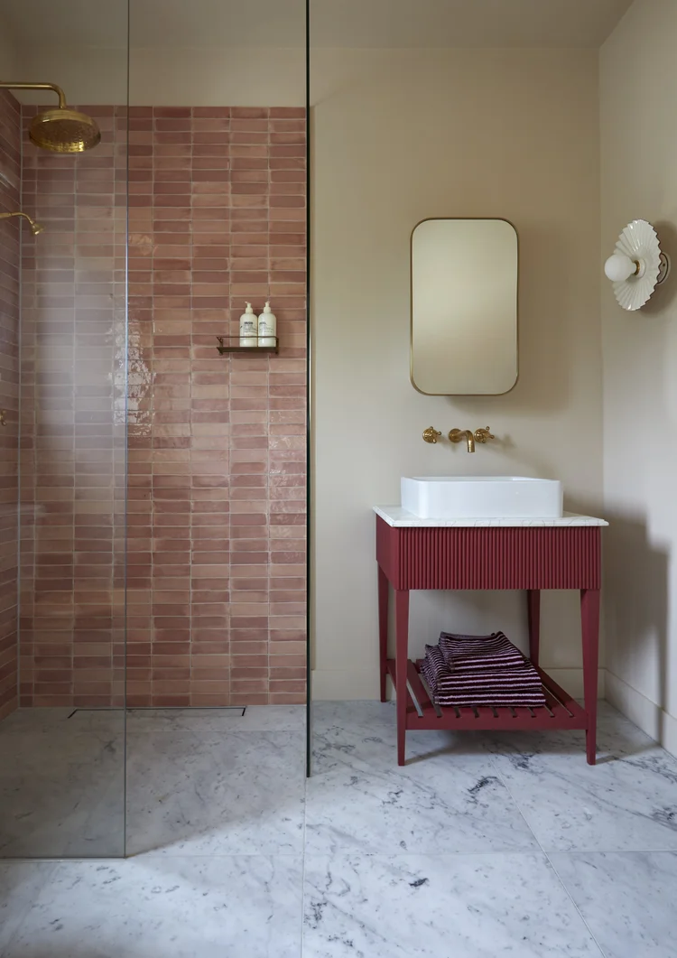 Top Picks - 8 Bathrooms Radiating Hot-tone Elegance