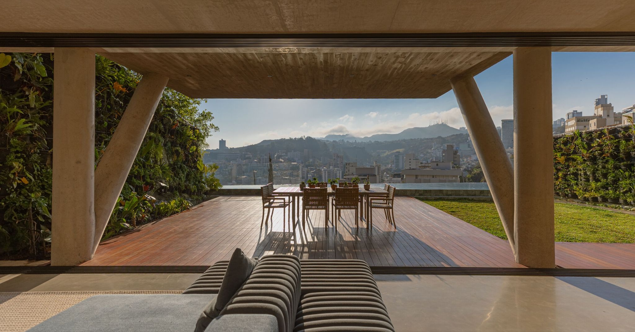 Lua House: A Vertical Observatory That Stacks Light, View and Architecture on a Hillside