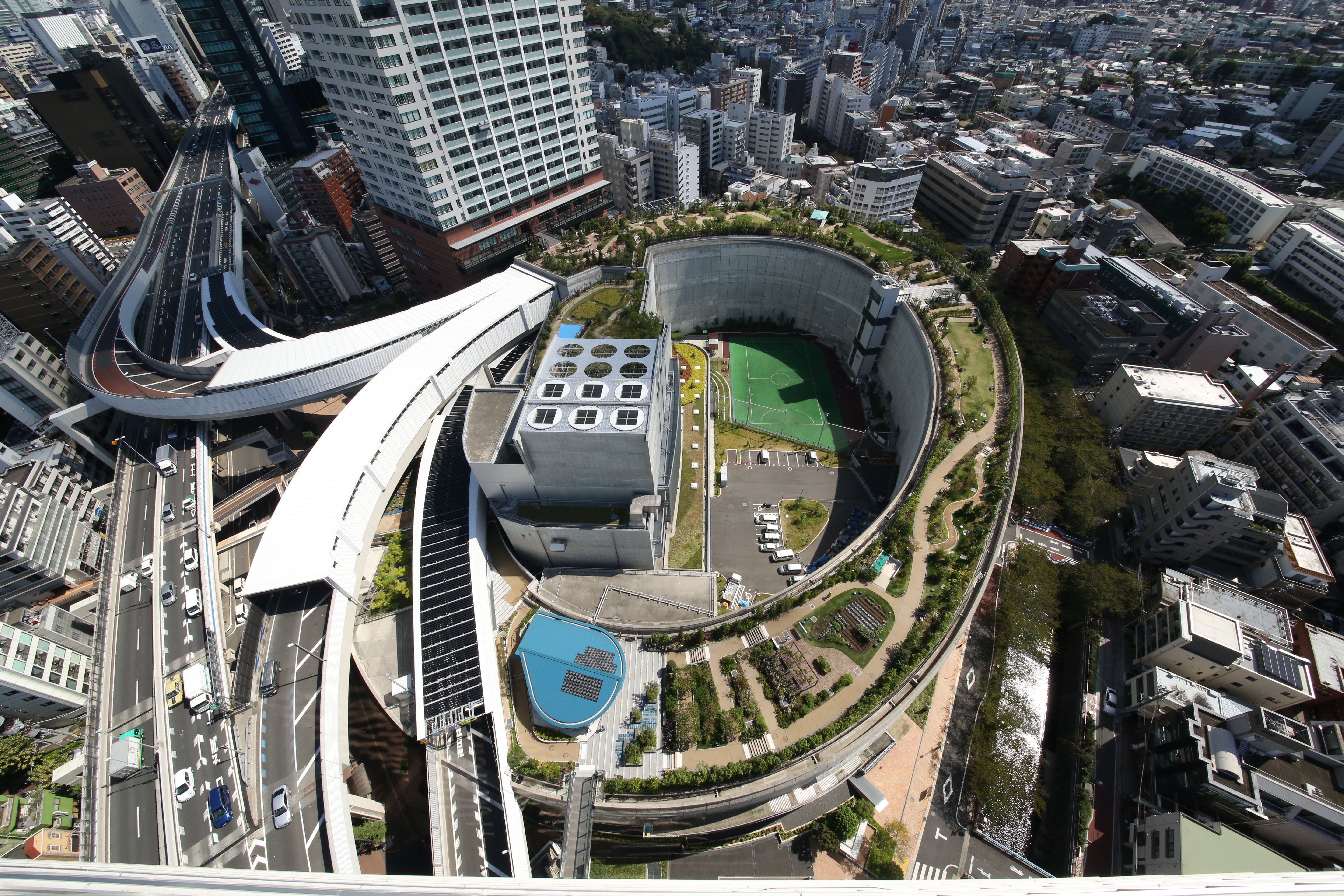 Top Picks – 9 Landscaped Roofs That Function As Public Parks