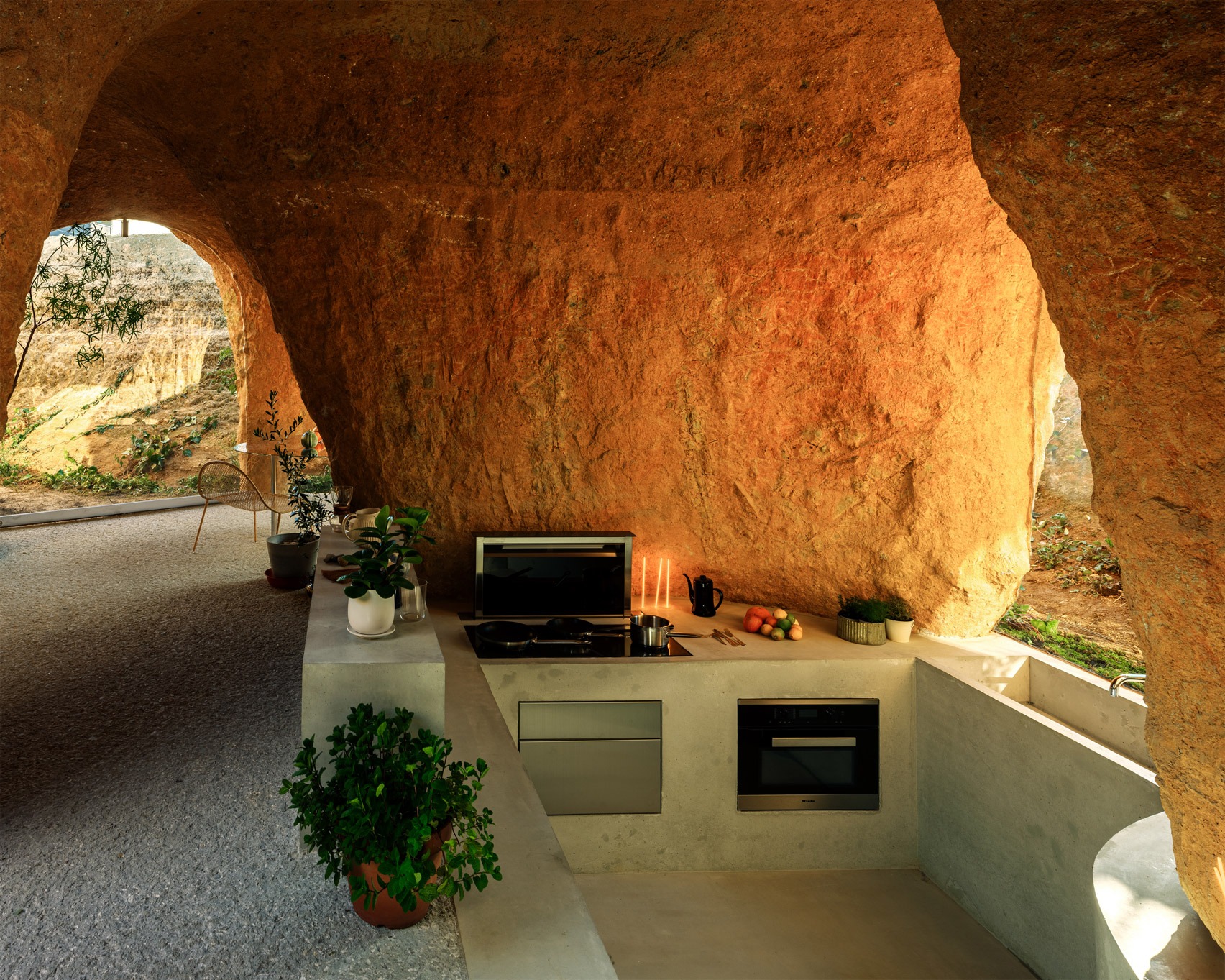 Stone-and-Earth Harmony: Junya Ishigami’s Mud-Covered Home and Restaurant in Japan