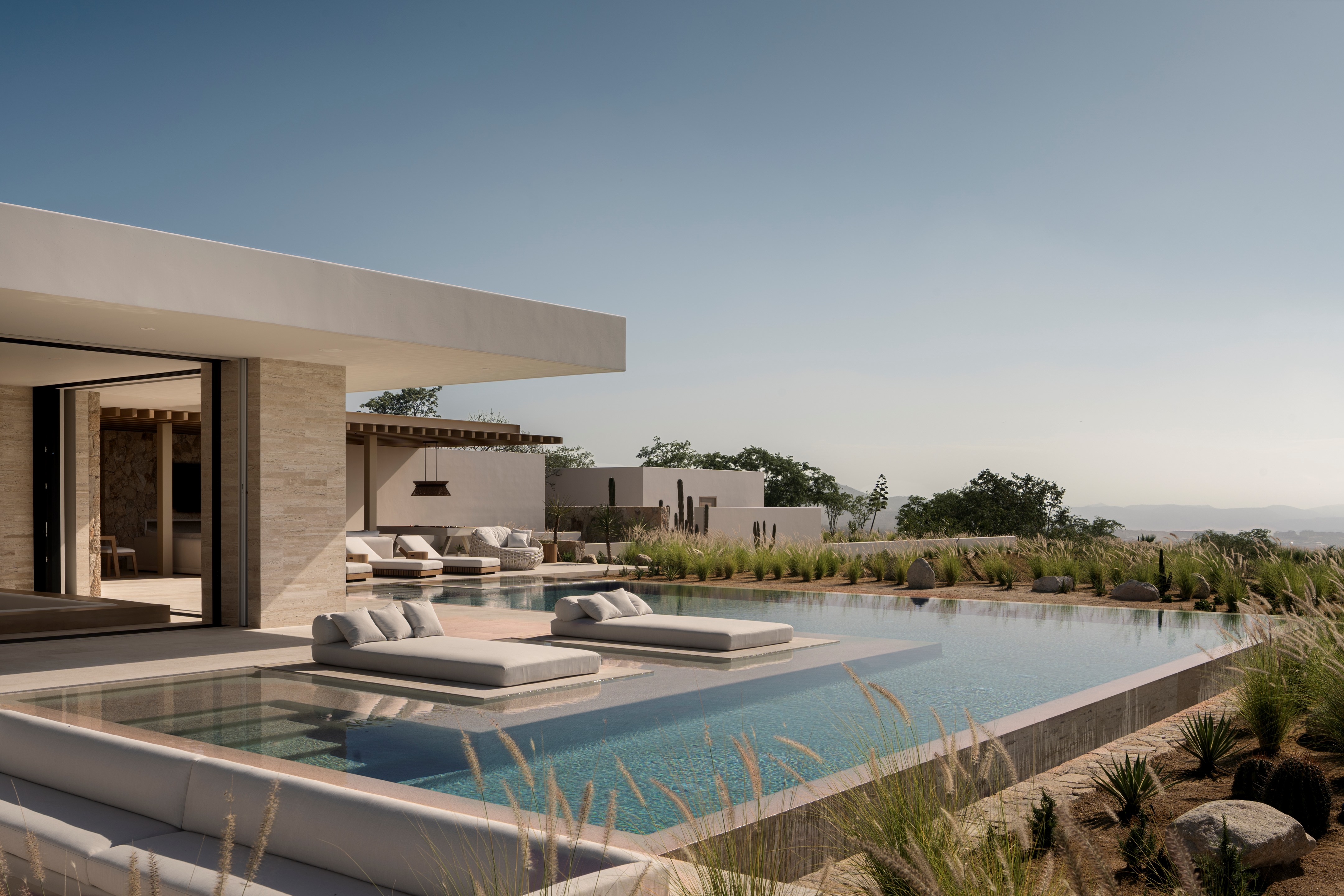 Casa La Vista: A Desert Home Framing The Horizon