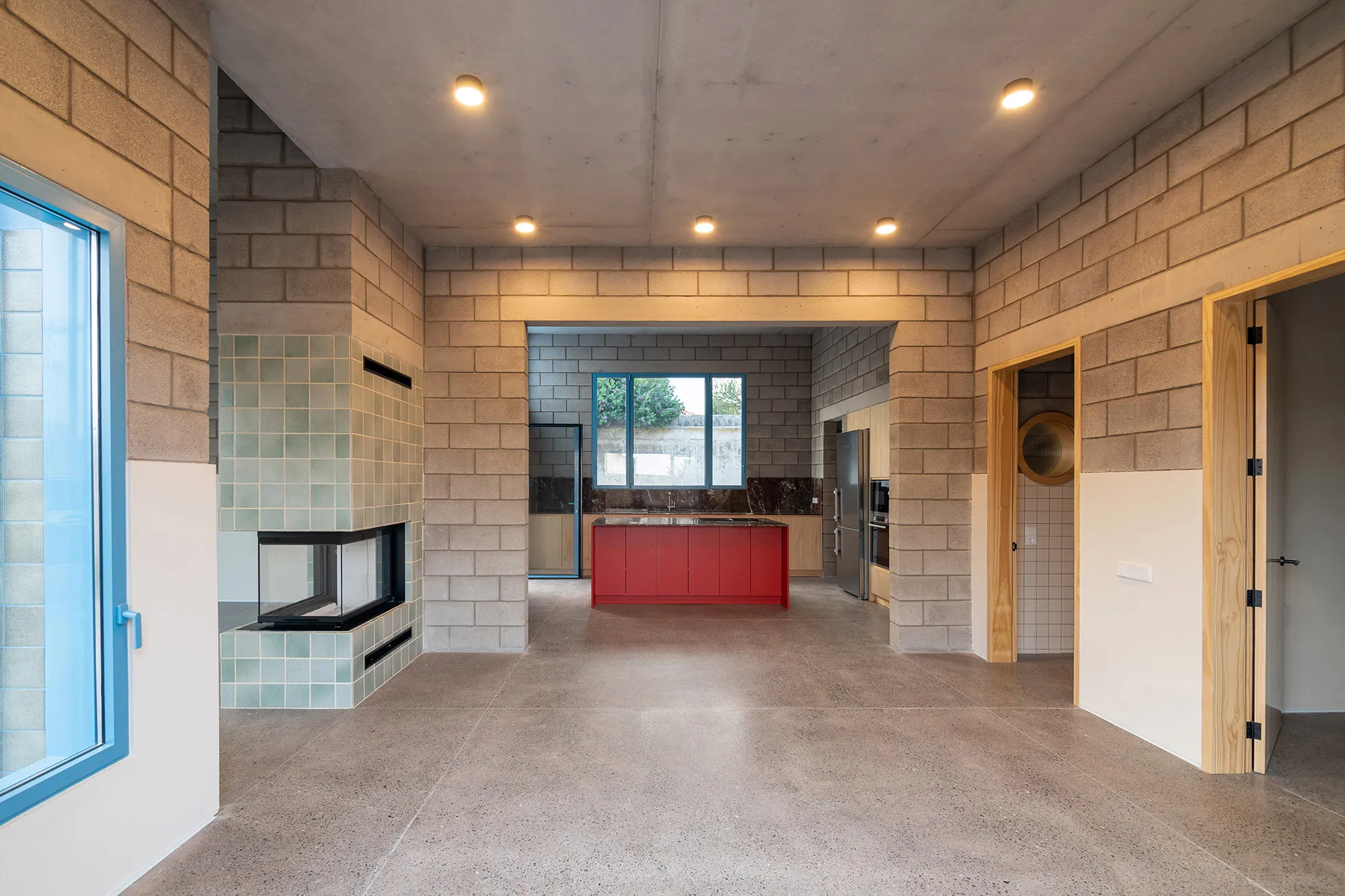 Top Picks - 10 Striking Brutalist Houses That Redefine Concrete Architecture