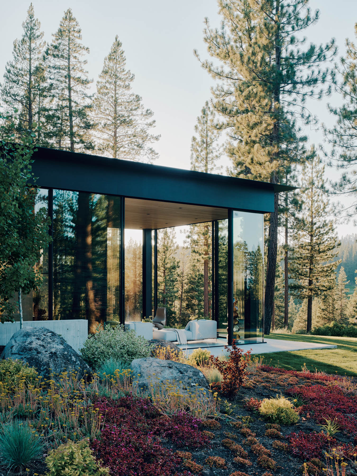 Framing The Horizon: A House Designed For Gathering In The Wild