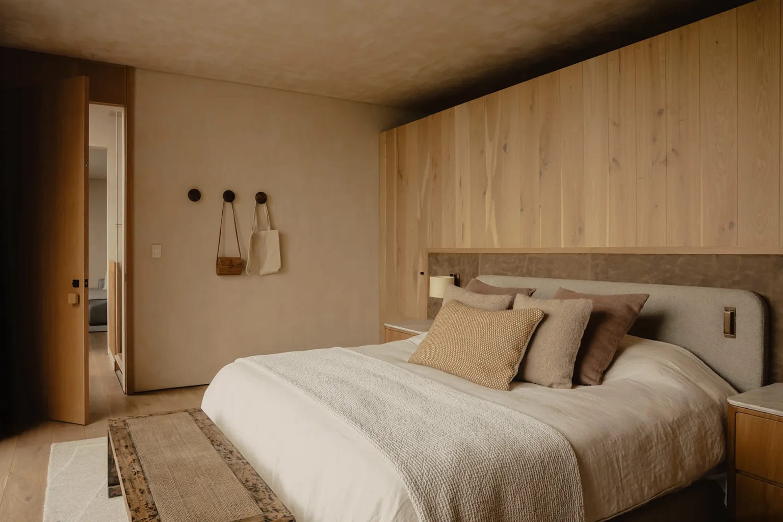 The Rhythmic Excavation: Taller Héctor Barroso Sculpts Silence at Casa Cañada