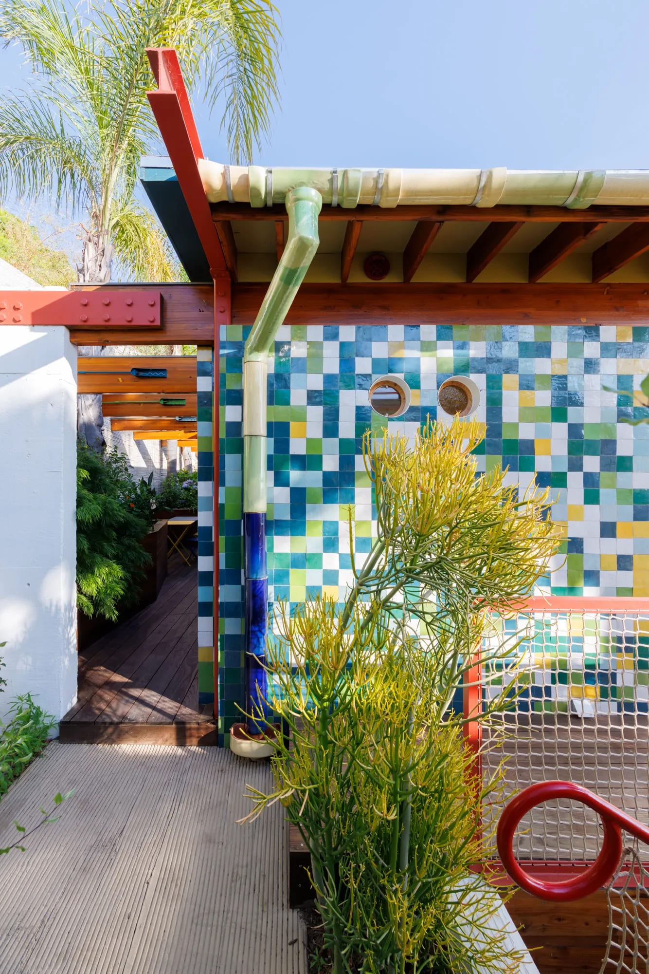 Diego Cano Lasso Weaves a Steel Skeleton Through the Los Angeles Hillside