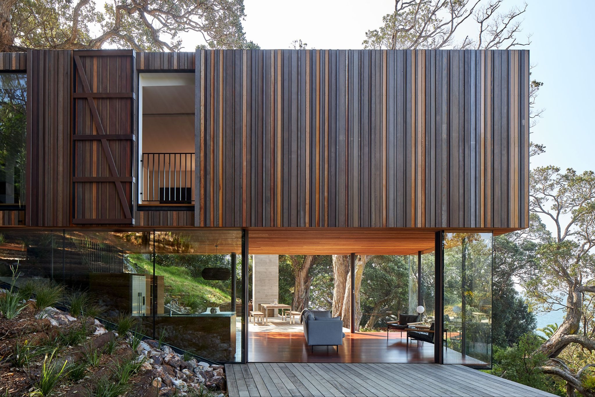 MacKay Curtis Suspends a Timber Sleeping Box Over a Fully Glazed Living Platform