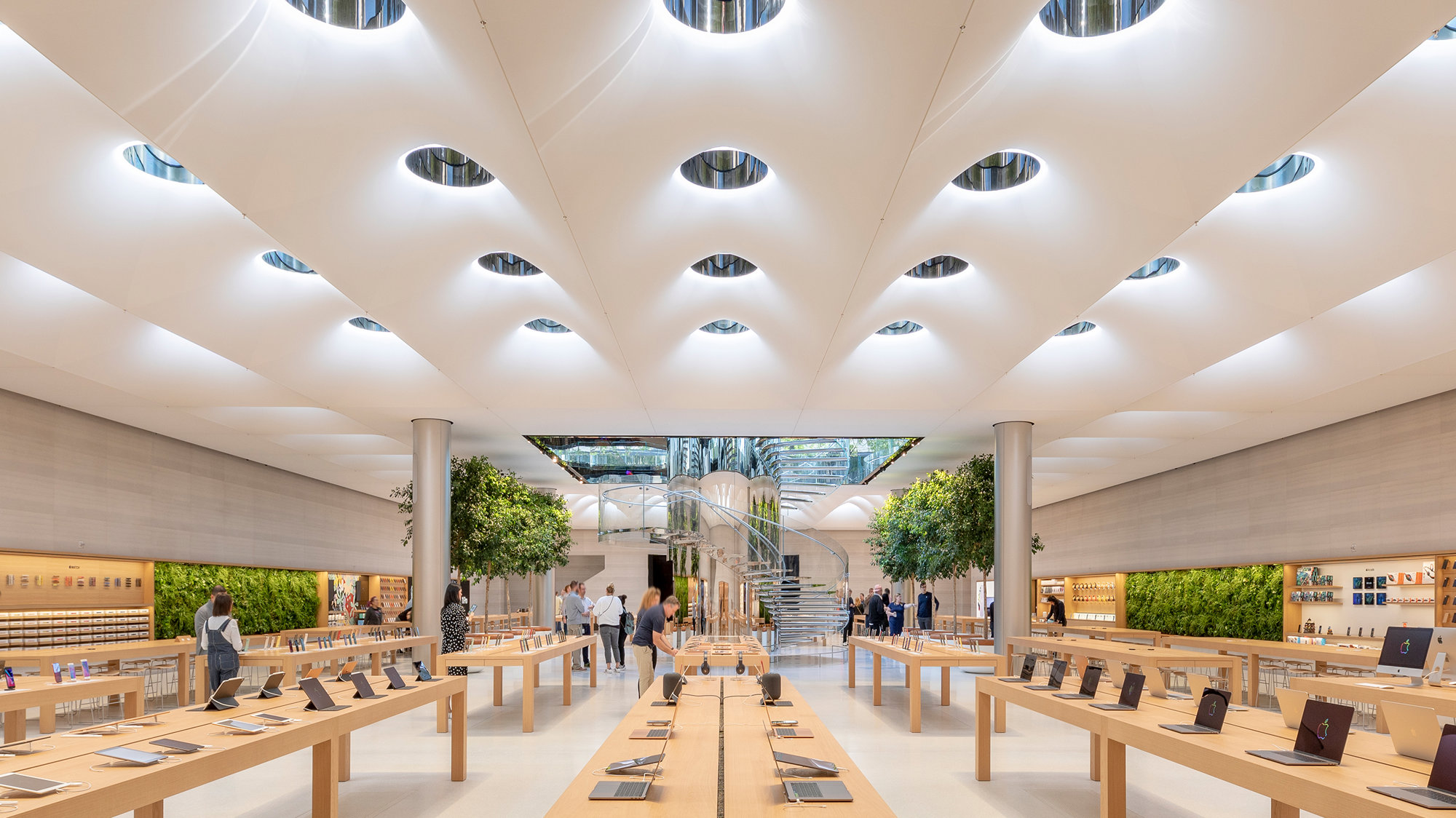 Experiments In Light: How Apple’s Stores Turn Minimalism Into A High-tech Cathedral Experience