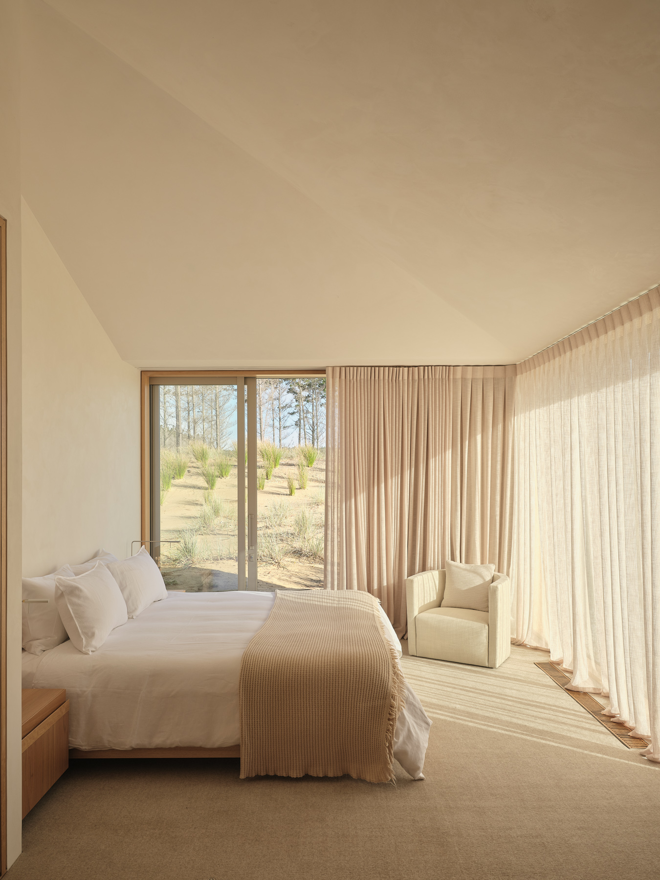 A House Between Horizons: Framing Light, Landscape, And Life Through Dual Courtyards