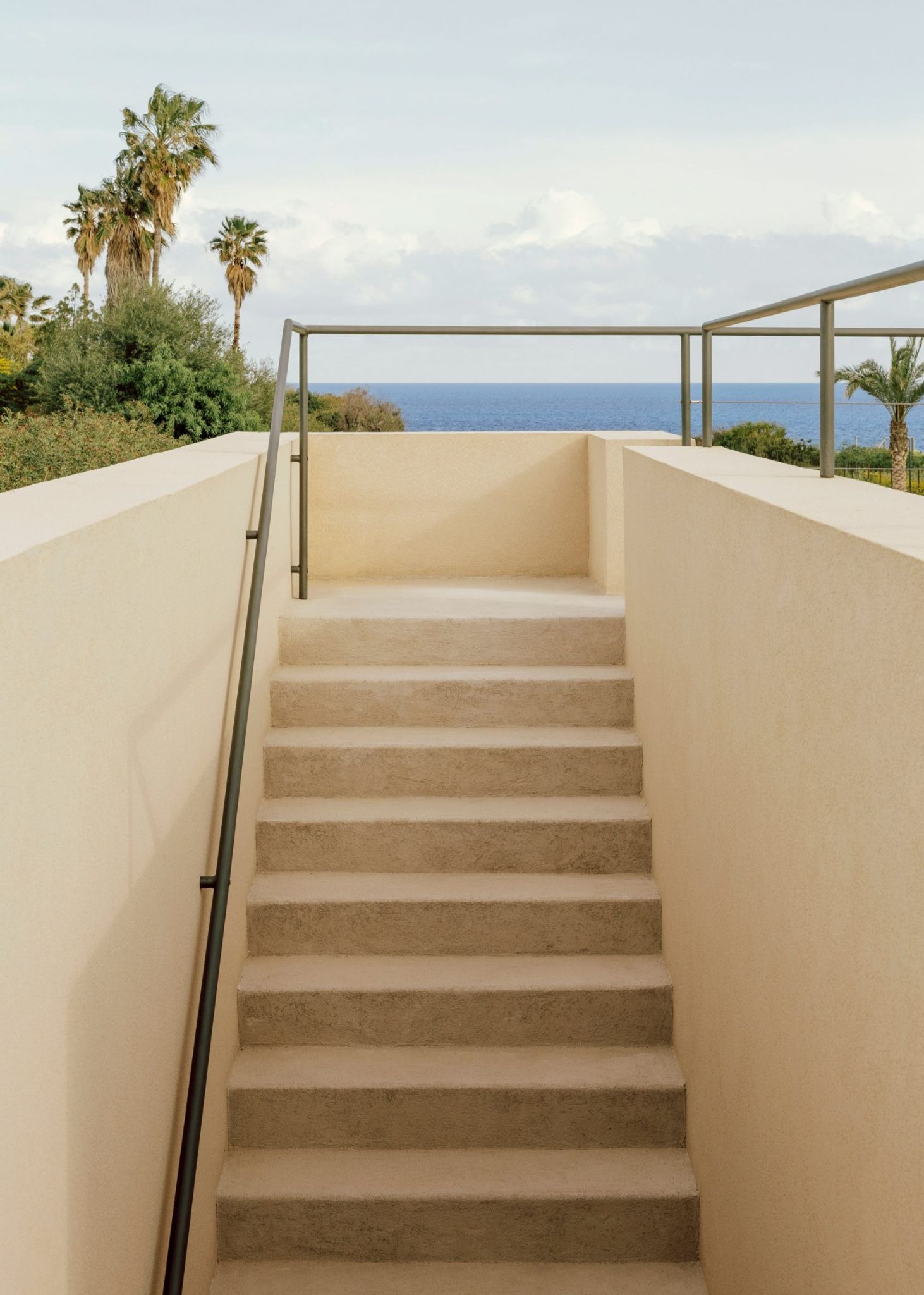 Patio House: Solum Studio’s Quiet Labyrinth by the Sea