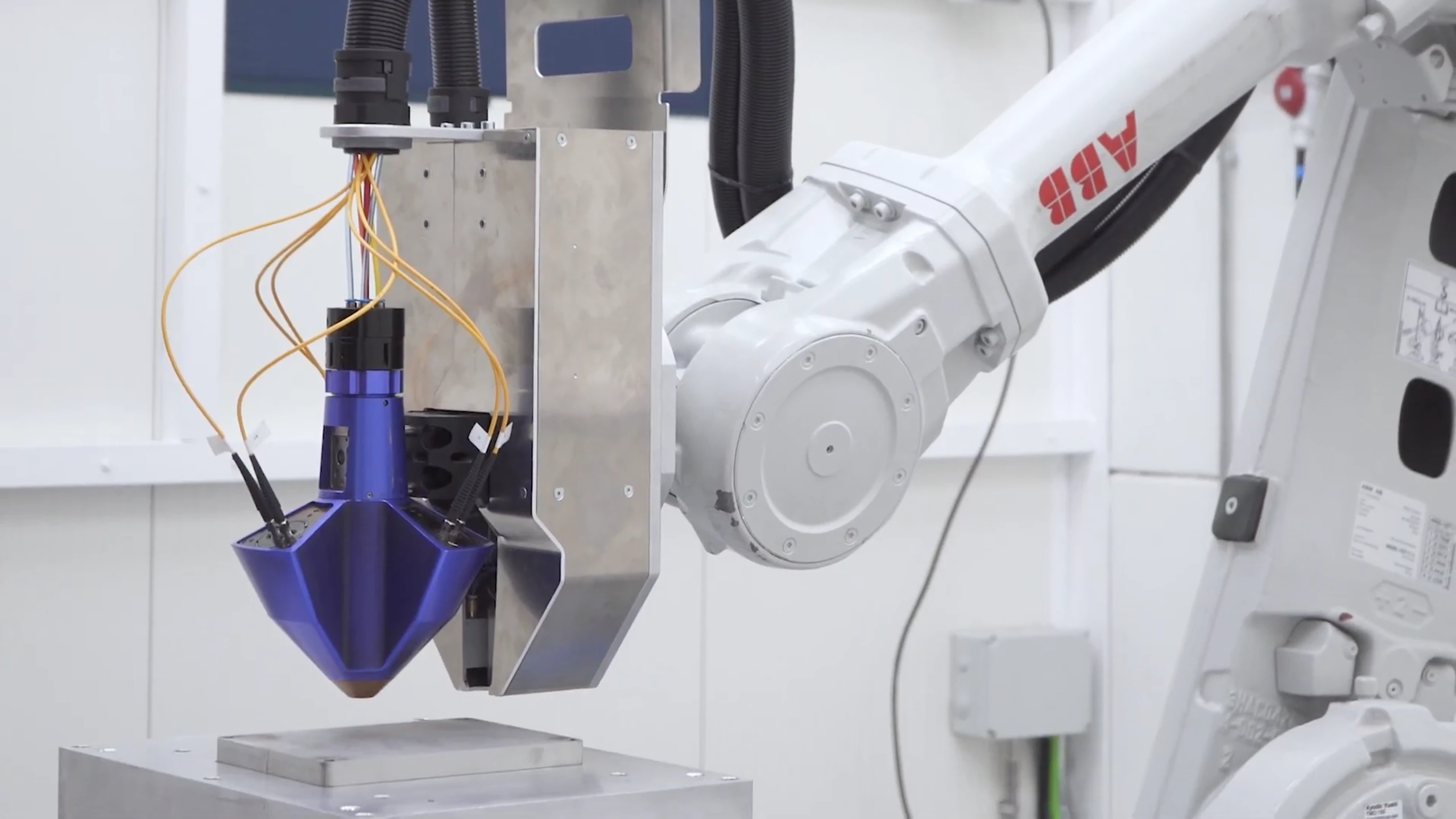 Robotics In Construction: From Prefabrication To On-site Assembly
