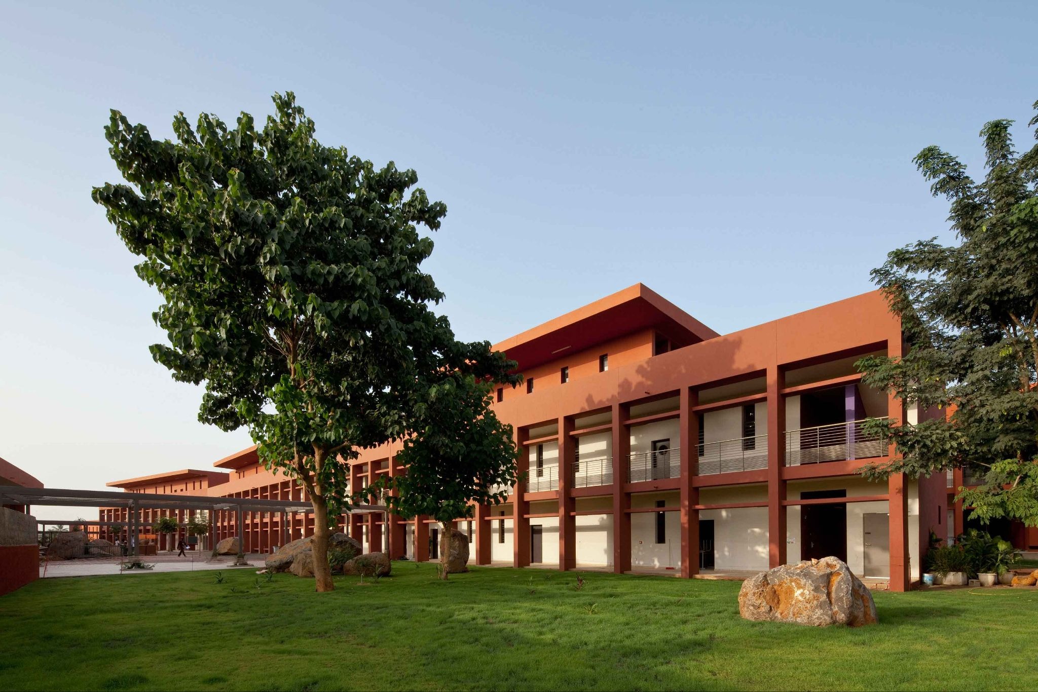 Terreneuve’s Highschool Jean Mermoz Stands as a Bio-Climatic Masterpiece in Dakar