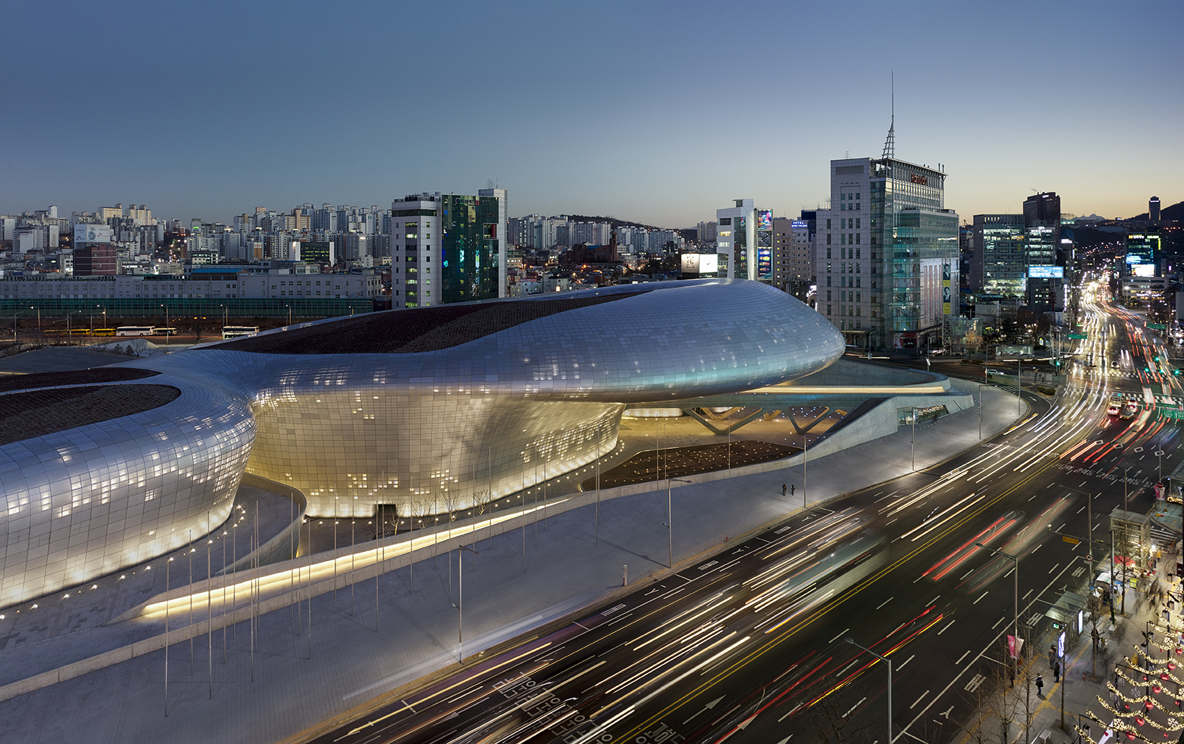 Dongdaemun Design Plaza: When Parametric Forms Shape A City’s Creative Identity