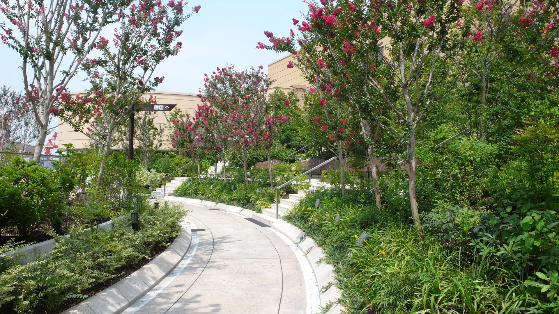 Top Picks – 9 Landscaped Roofs That Function As Public Parks