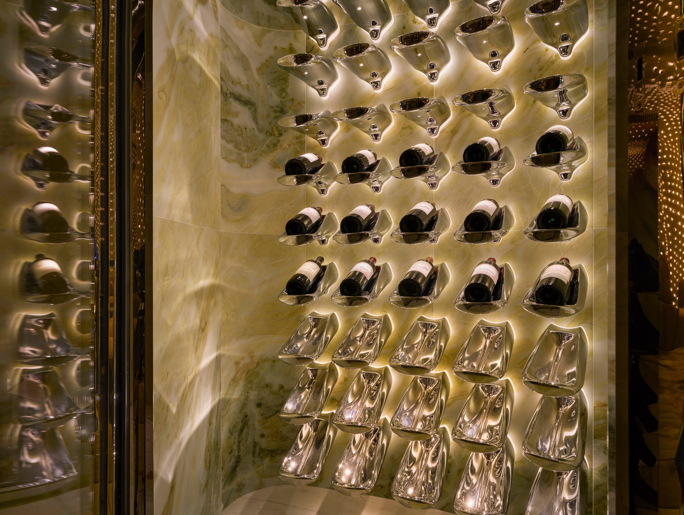 Peridot Bar: A Cinematic Interior Suspended Above Hong Kong