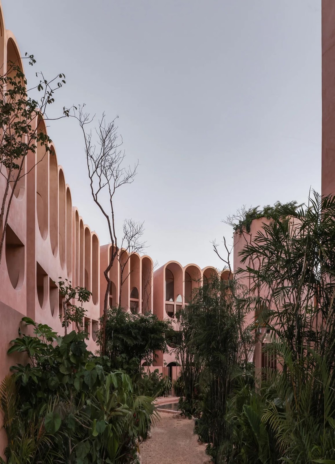A Vertical Interpretation of Community in the Tropical City