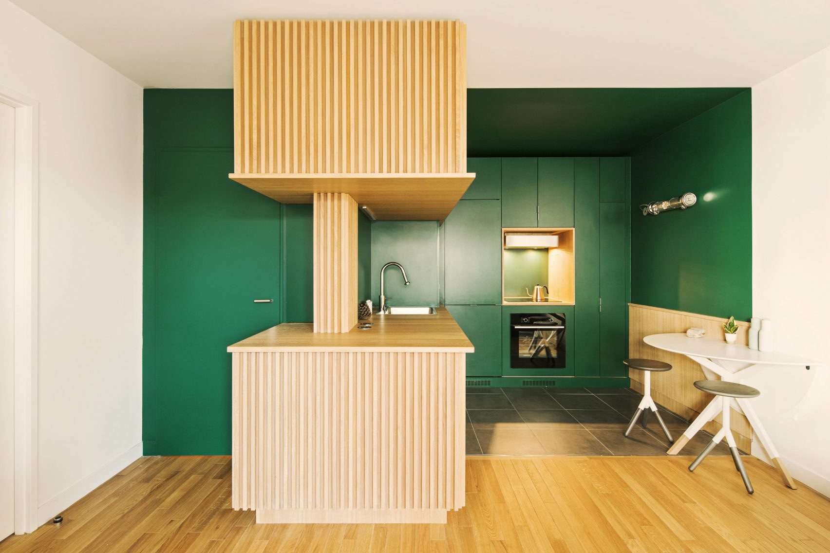 Top Picks – 6 Kitchens Where Cabinetry Becomes Wall Architecture