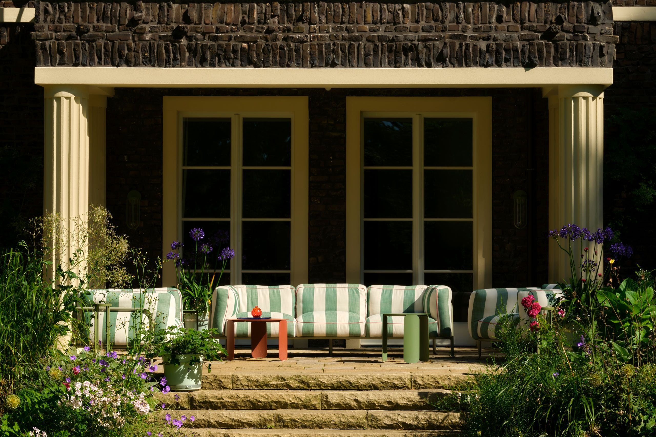 Chromatic Revival: Gisbert Pöppler Reimagines A 1920s Garden Villa In Hagen