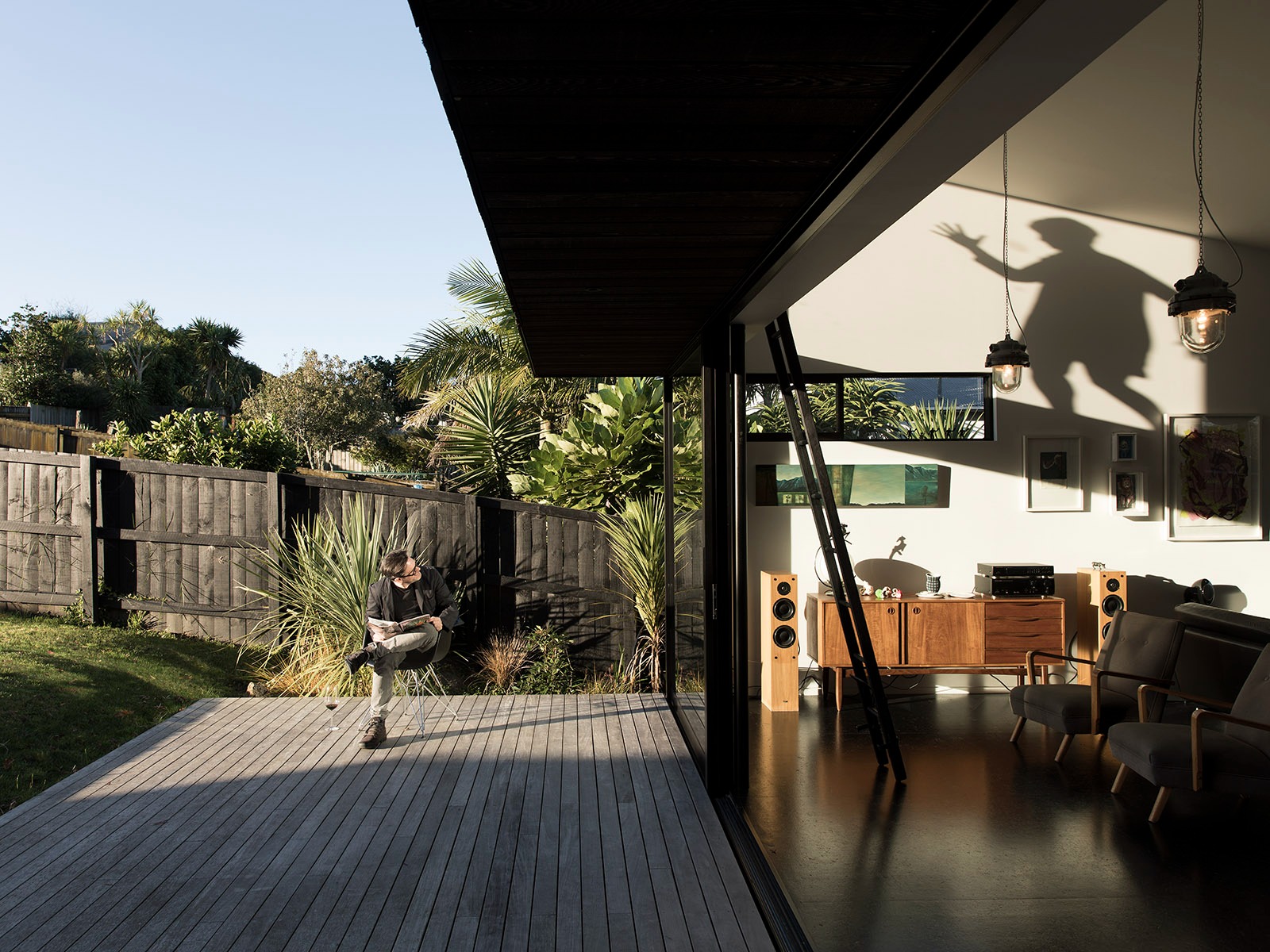 PAC Studio’s ‘Space Invader’ Redefines Suburban Resilience with Steel, Cedar, and Calculated Contrast