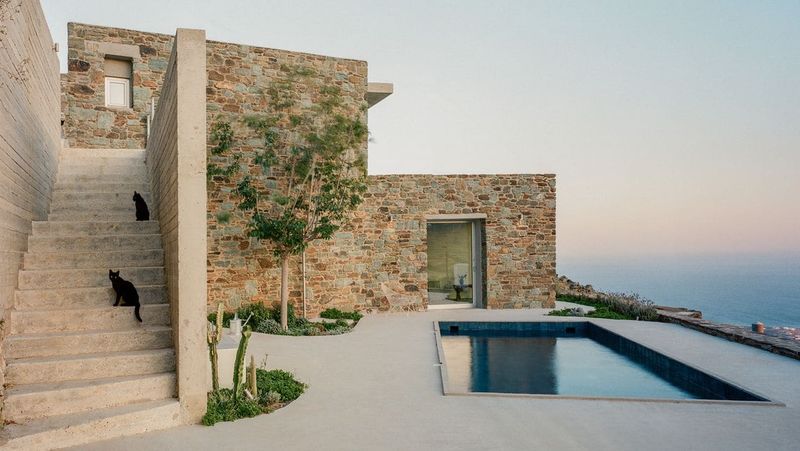When Imperfection Becomes Architecture: A Cycladic Home Built Around a Shepherd's Ruin