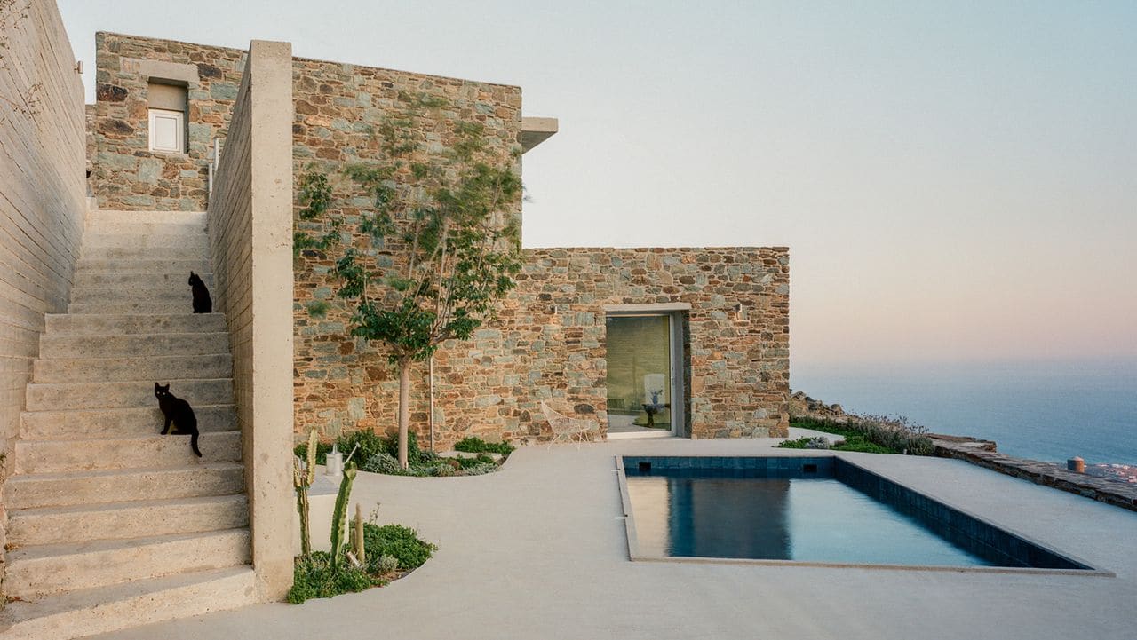 When Imperfection Becomes Architecture: A Cycladic Home Built Around a Shepherd's Ruin