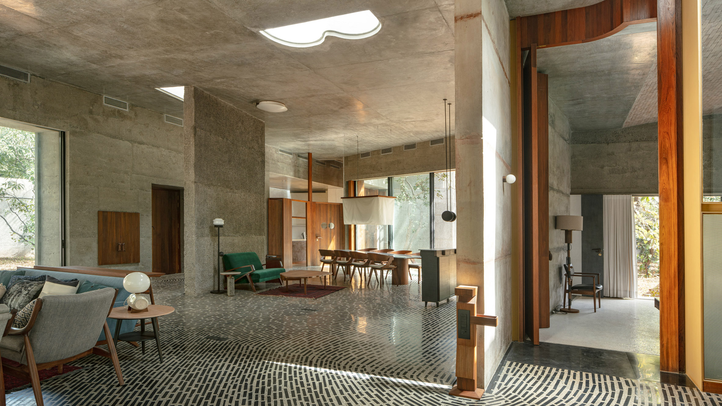 Top Picks - 10 Striking Brutalist Houses That Redefine Concrete Architecture