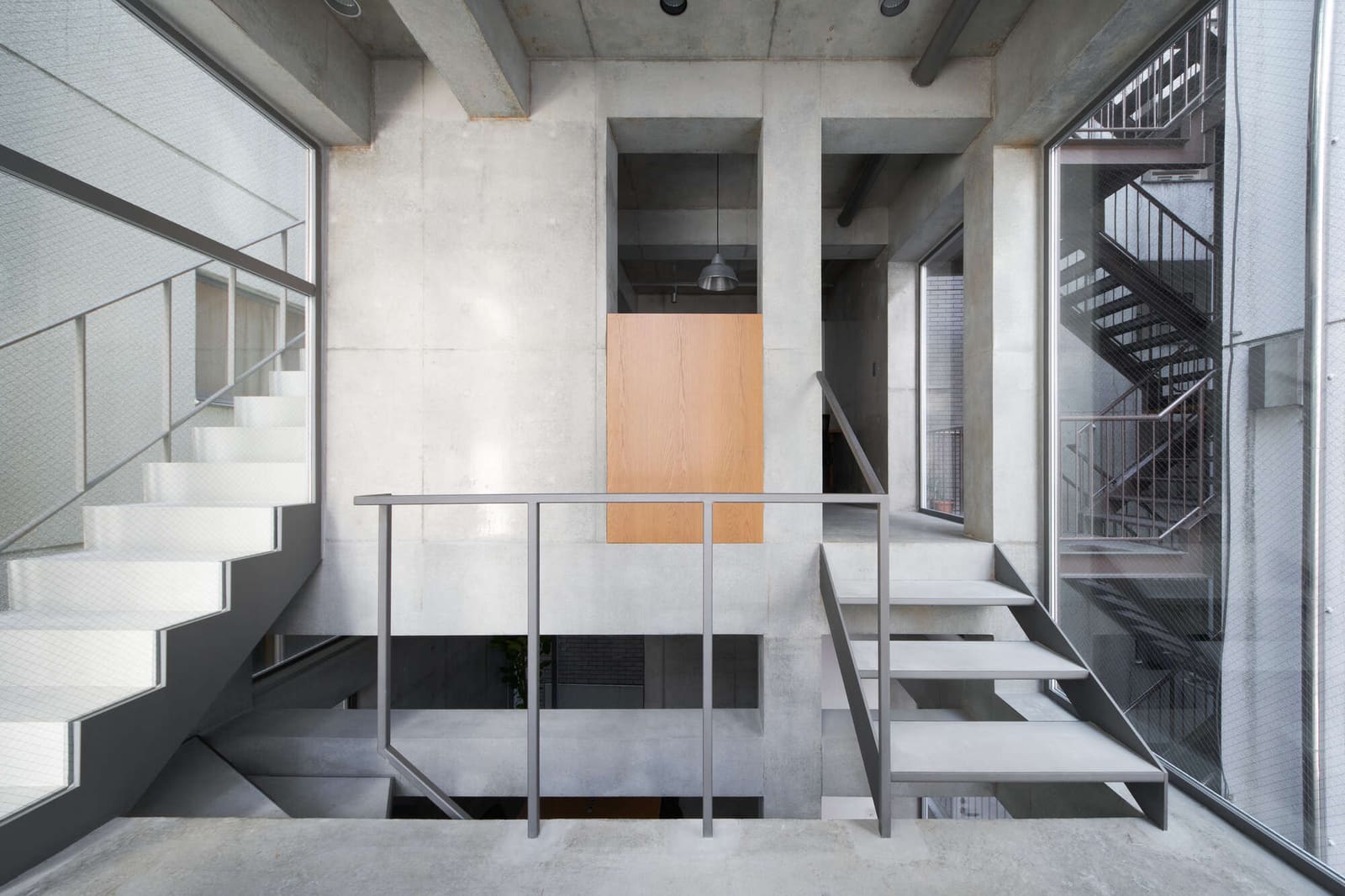 Concrete Reinvented on a Two-Meter Frontage