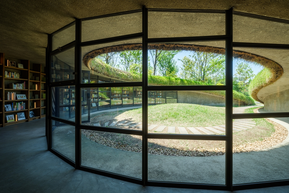 Library in the Earth: A Sanctuary for Farmers and Dreamers Alike
